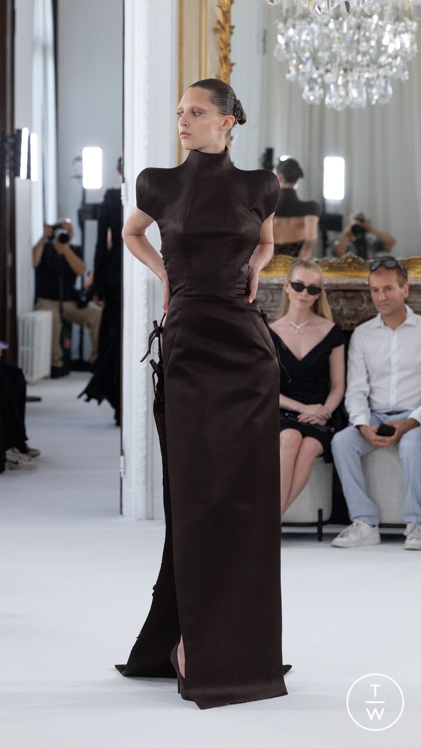 Fashion Week Paris Fall/Winter 2025 look 8 from the Ashi Studio collection couture