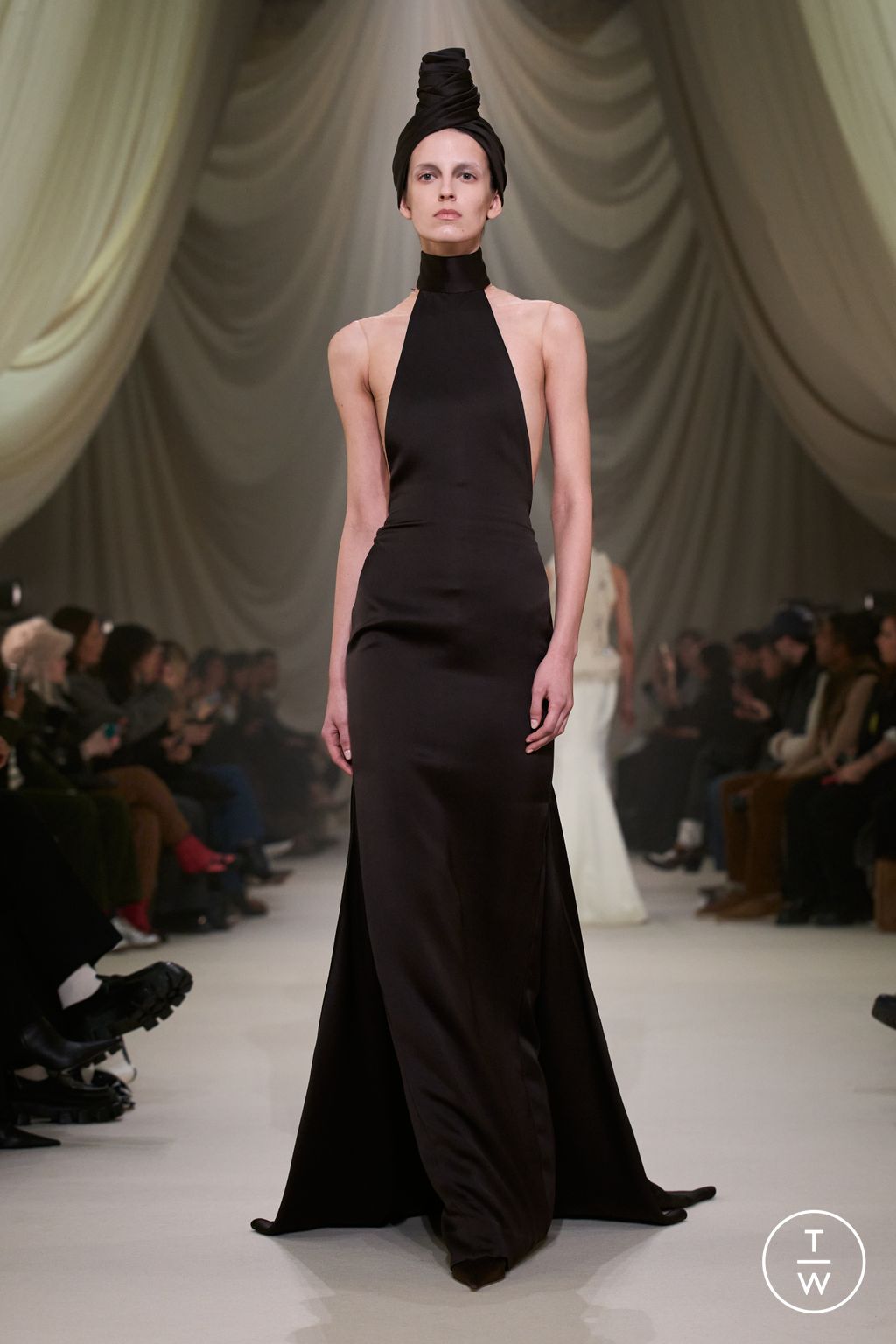 Fashion Week Paris Spring/Summer 2026 look 22 de la collection Ashi Studio couture