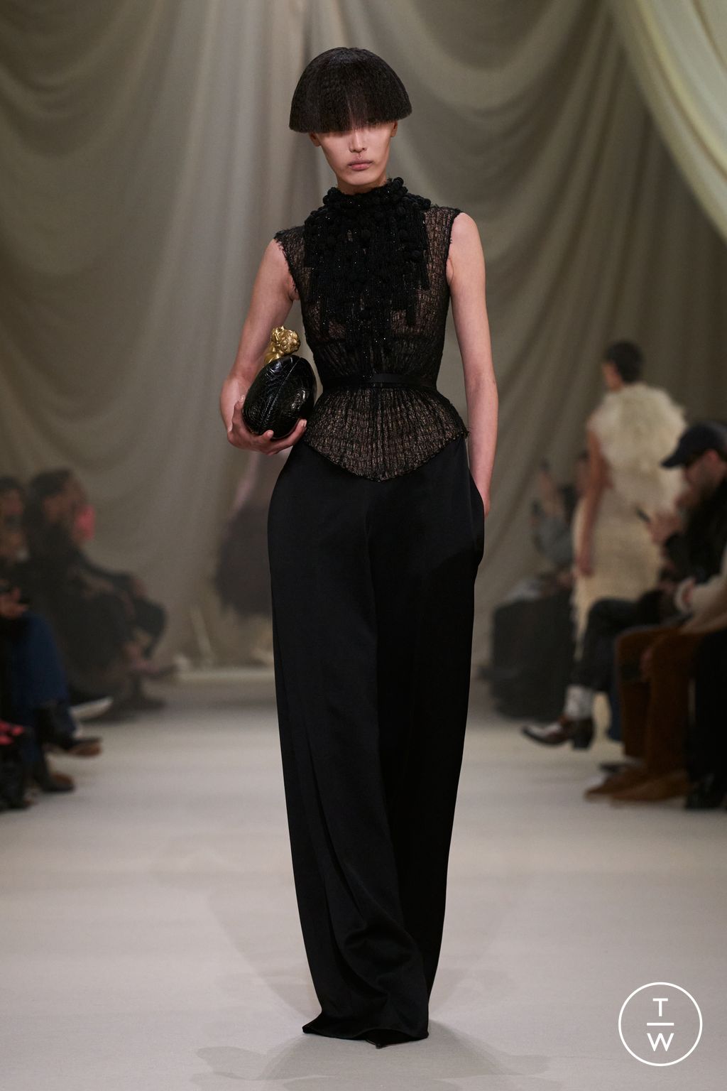 Fashion Week Paris Spring/Summer 2026 look 28 from the Ashi Studio collection couture
