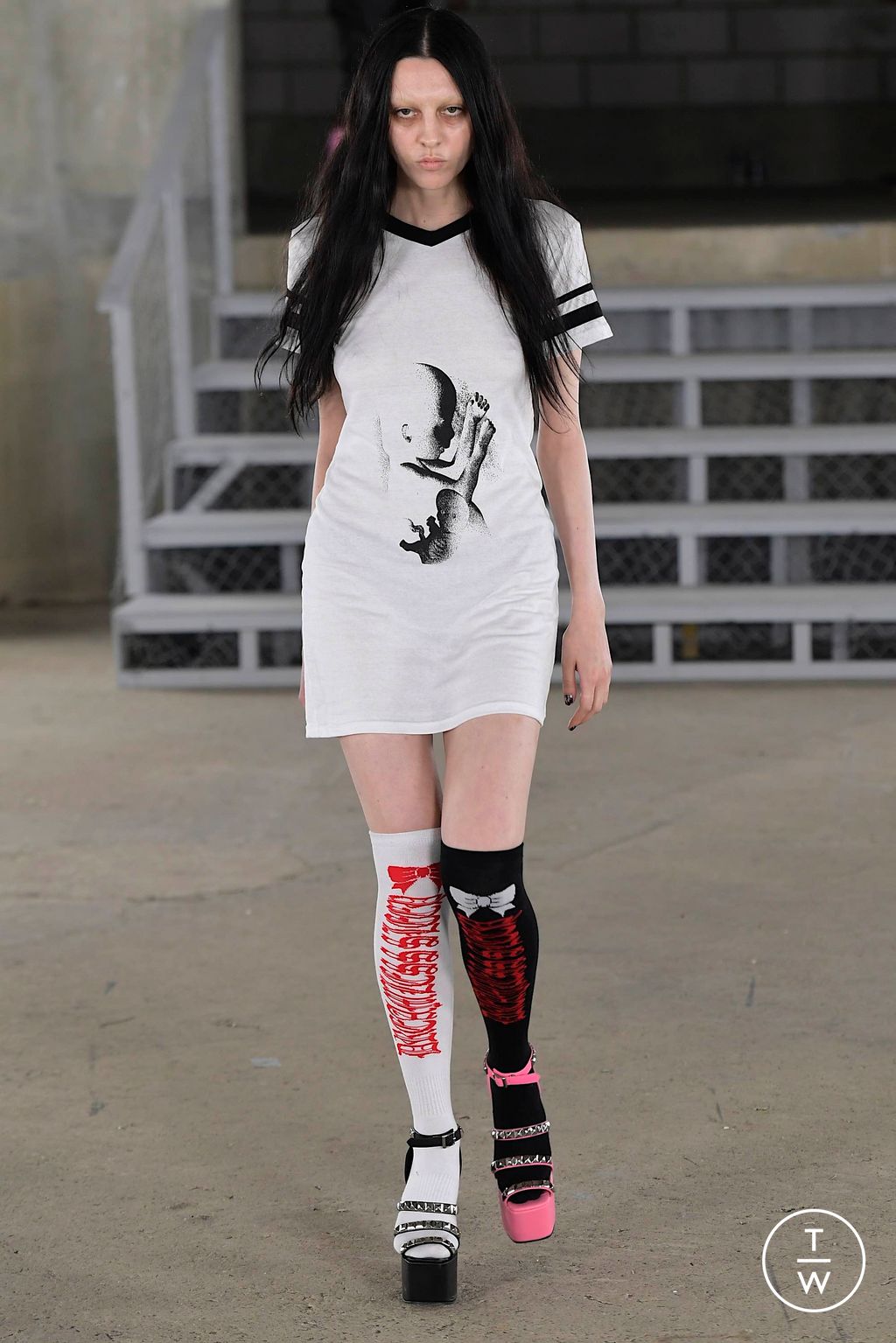 Fashion Week London Spring/Summer 2024 look 25 from the Ashley Williams collection womenswear