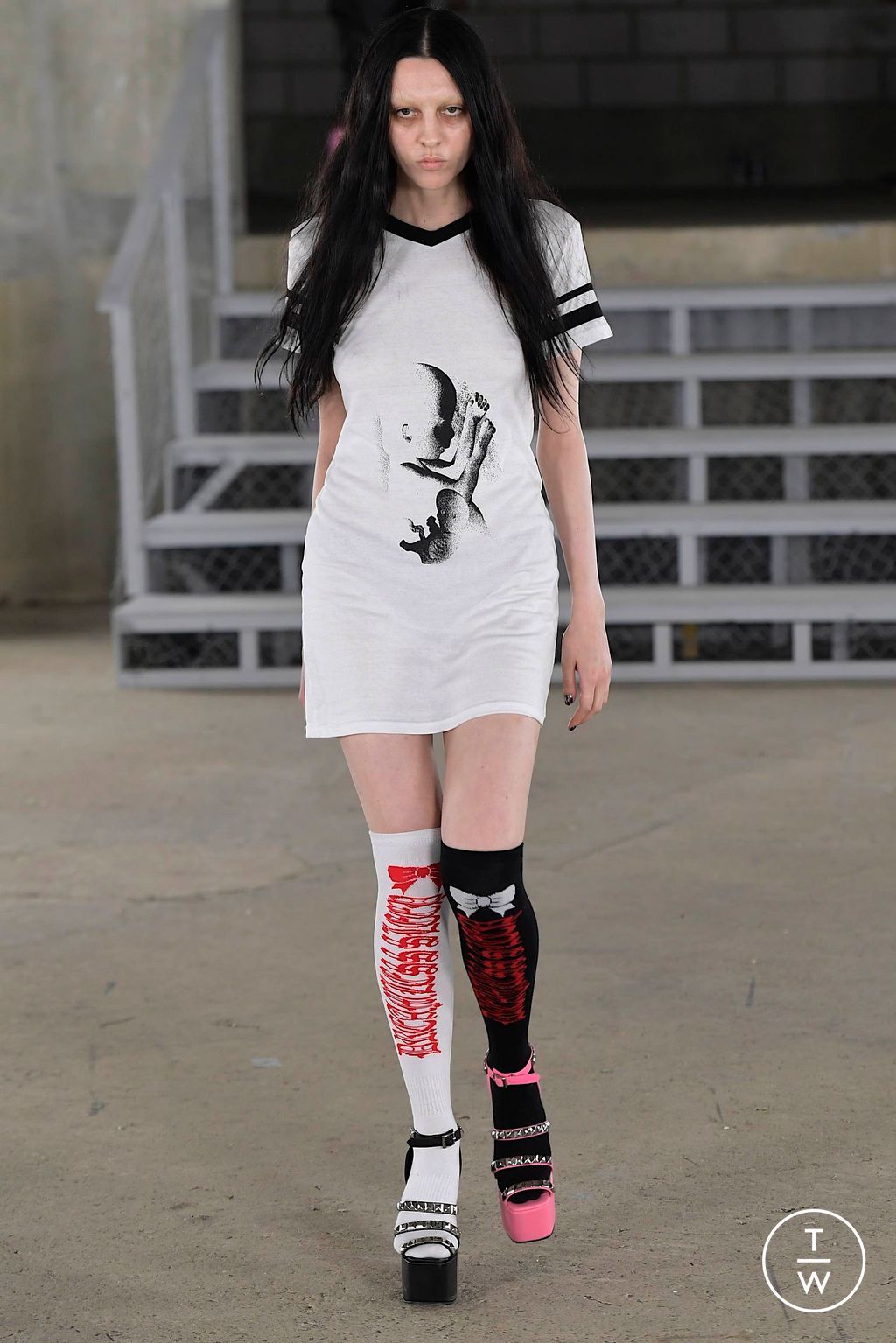 Fashion Week London Spring/Summer 2024 look 25 from the Ashley Williams collection 女装