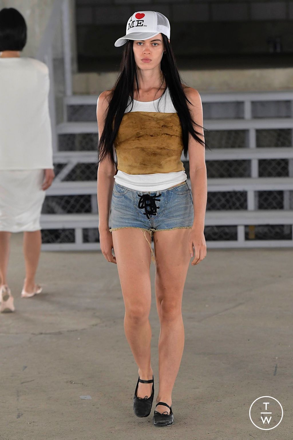 Fashion Week London Spring/Summer 2024 look 26 from the Ashley Williams collection womenswear