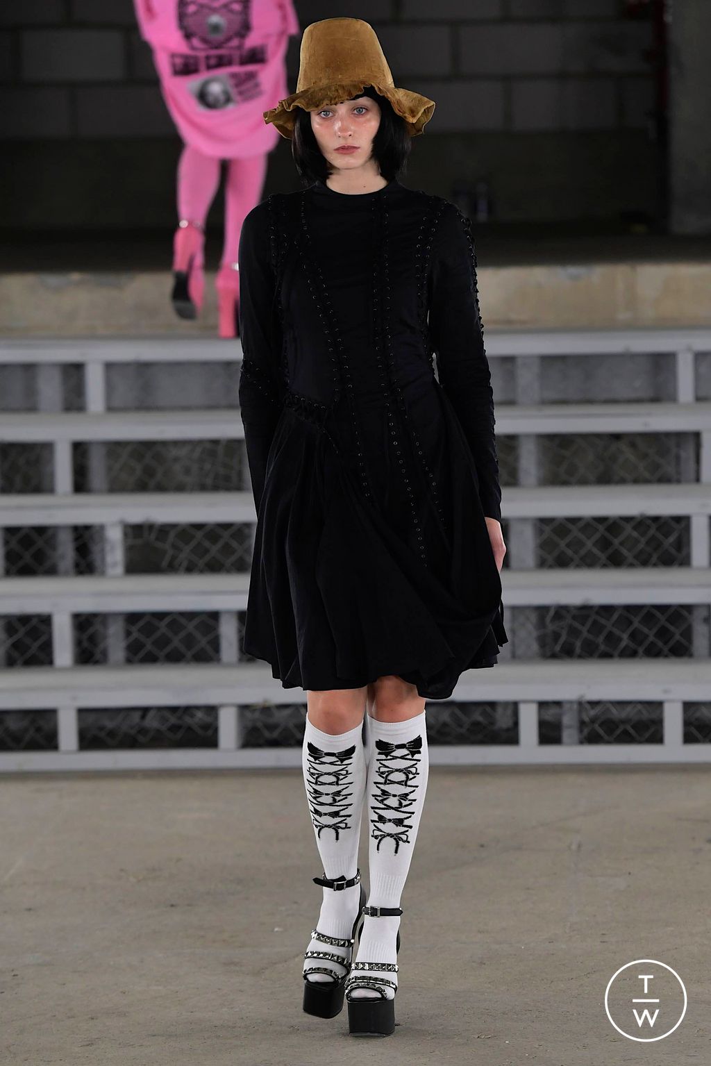Fashion Week London Spring/Summer 2024 look 42 from the Ashley Williams collection womenswear