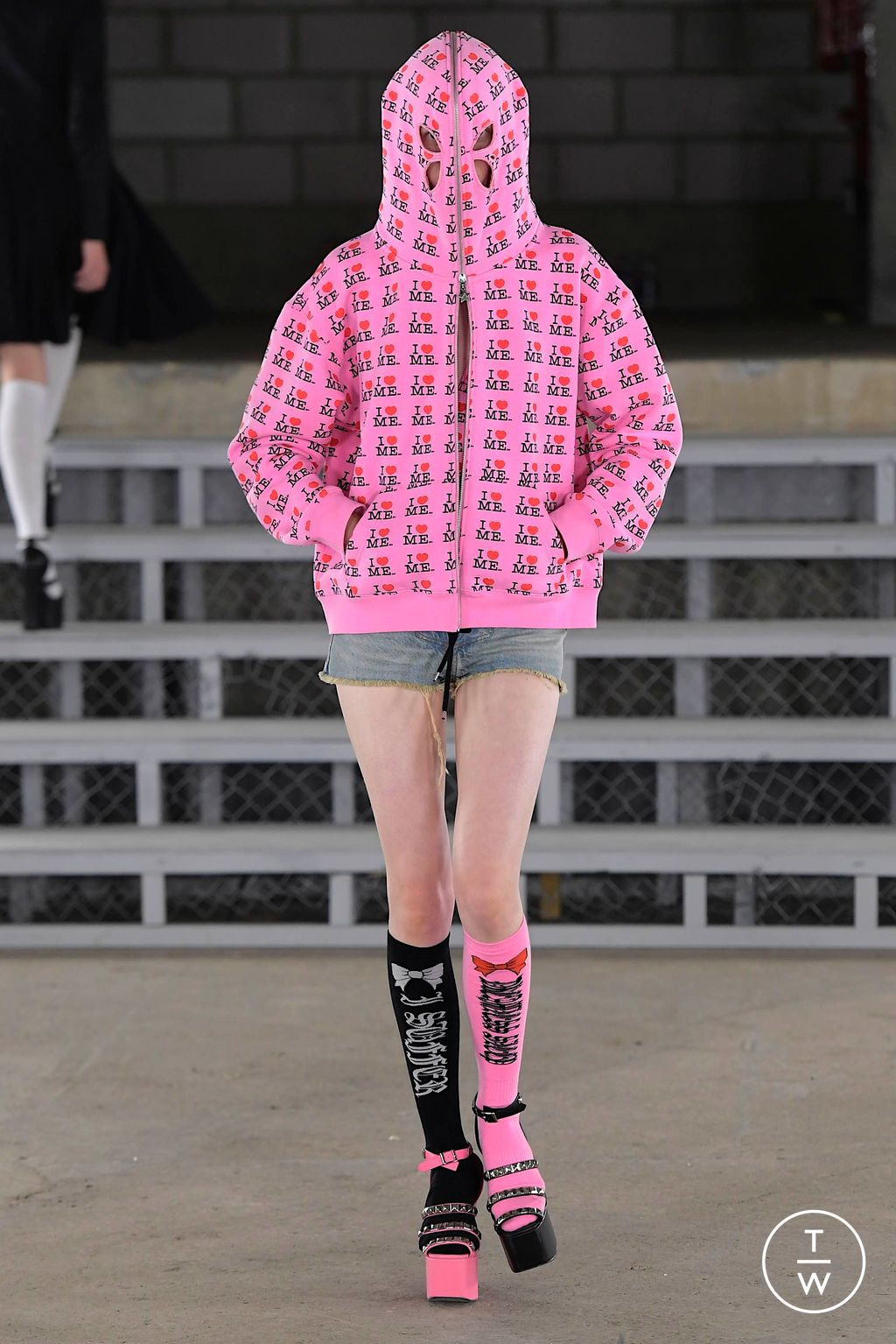 Fashion Week London Spring/Summer 2024 look 46 from the Ashley Williams collection womenswear