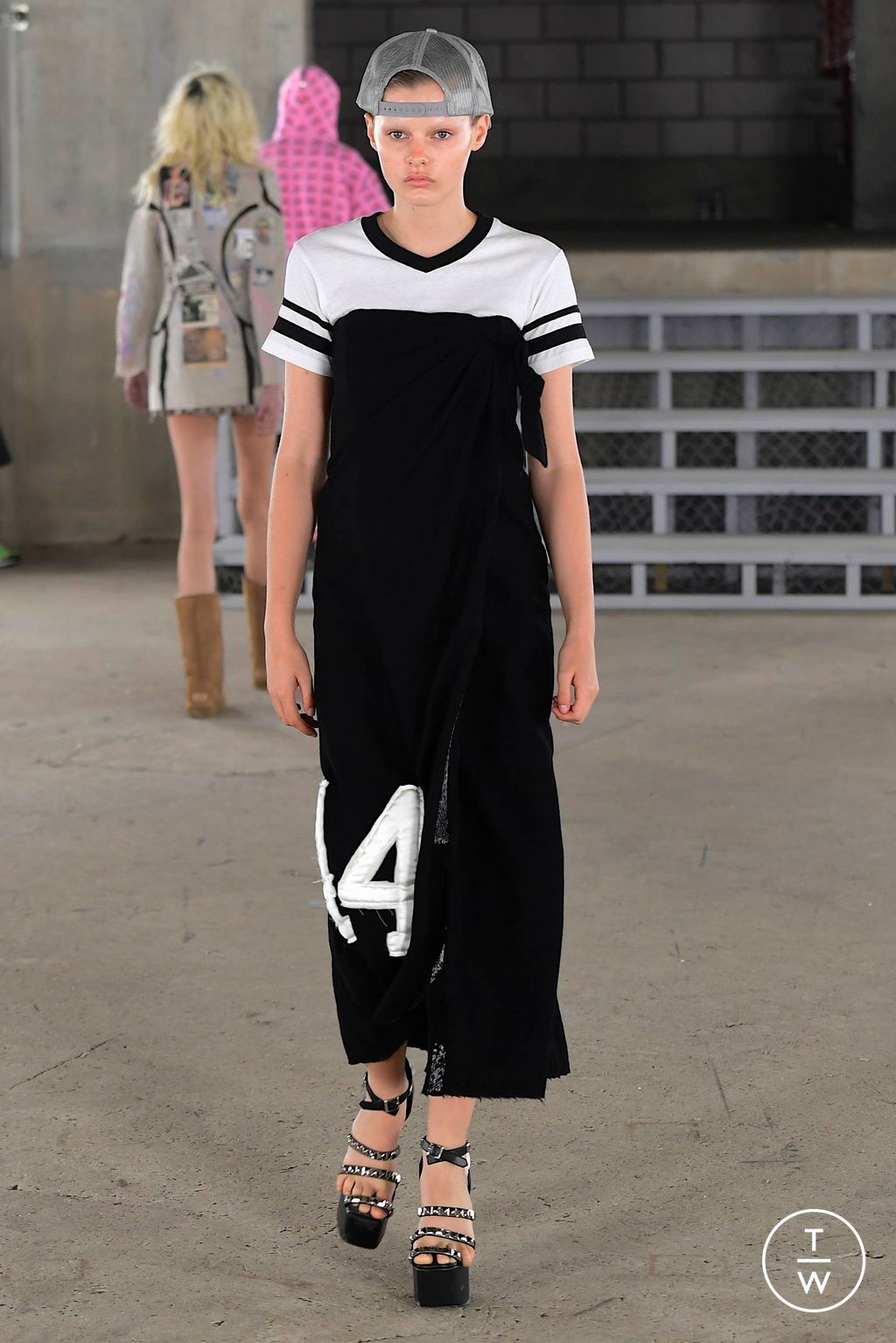 Fashion Week London Spring/Summer 2024 look 49 from the Ashley Williams collection 女装