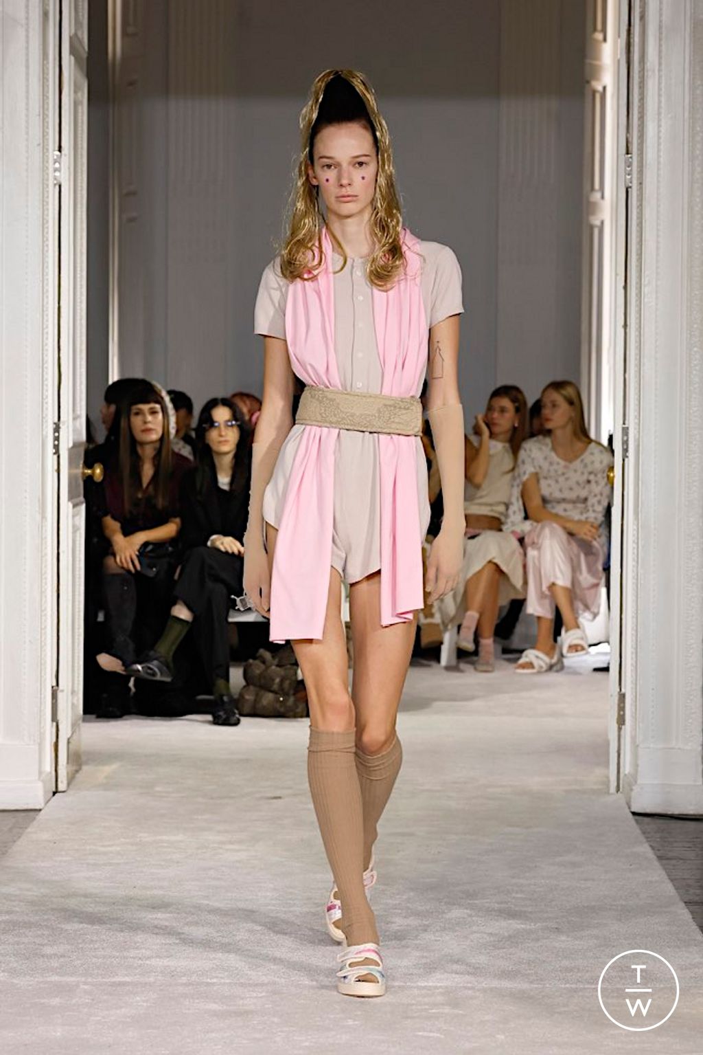 Fashion Week London Spring/Summer 2026 look 21 from the Ashley Williams collection 女装