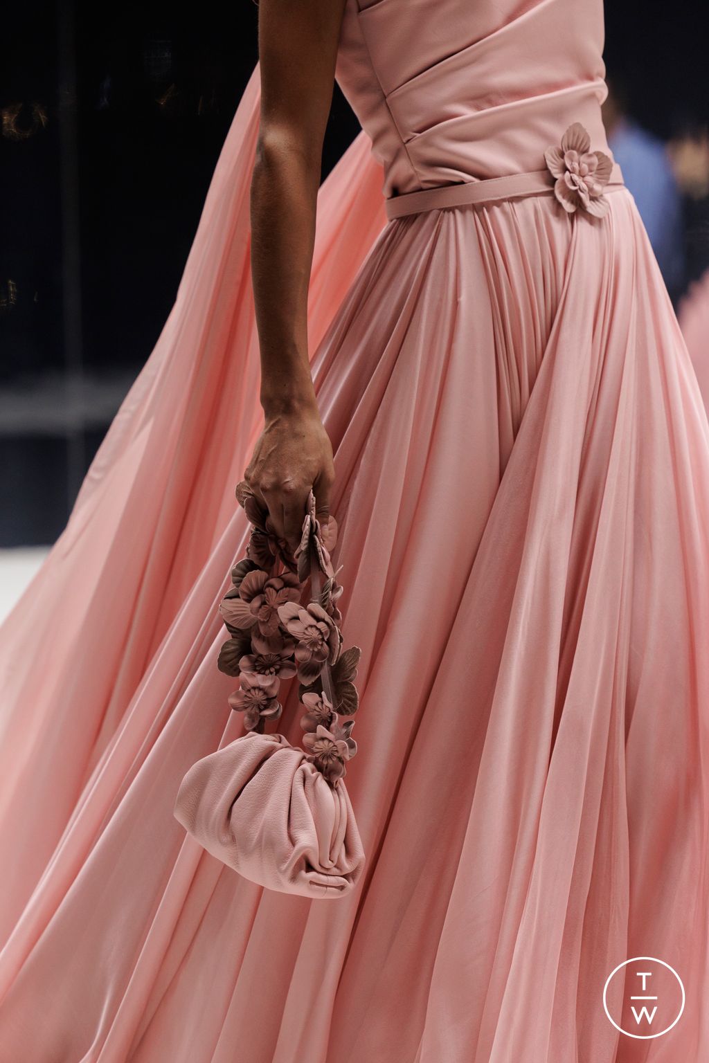 Fashion Week Paris Spring/Summer 2025 look 7 de la collection Ashwaq Almarshad Couture - Saudi 100 womenswear