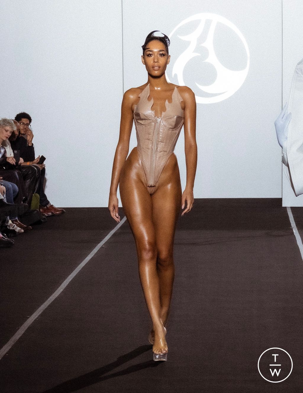 Fashion Week Paris Spring/Summer 2024 look 18 from the ASQUIN collection womenswear