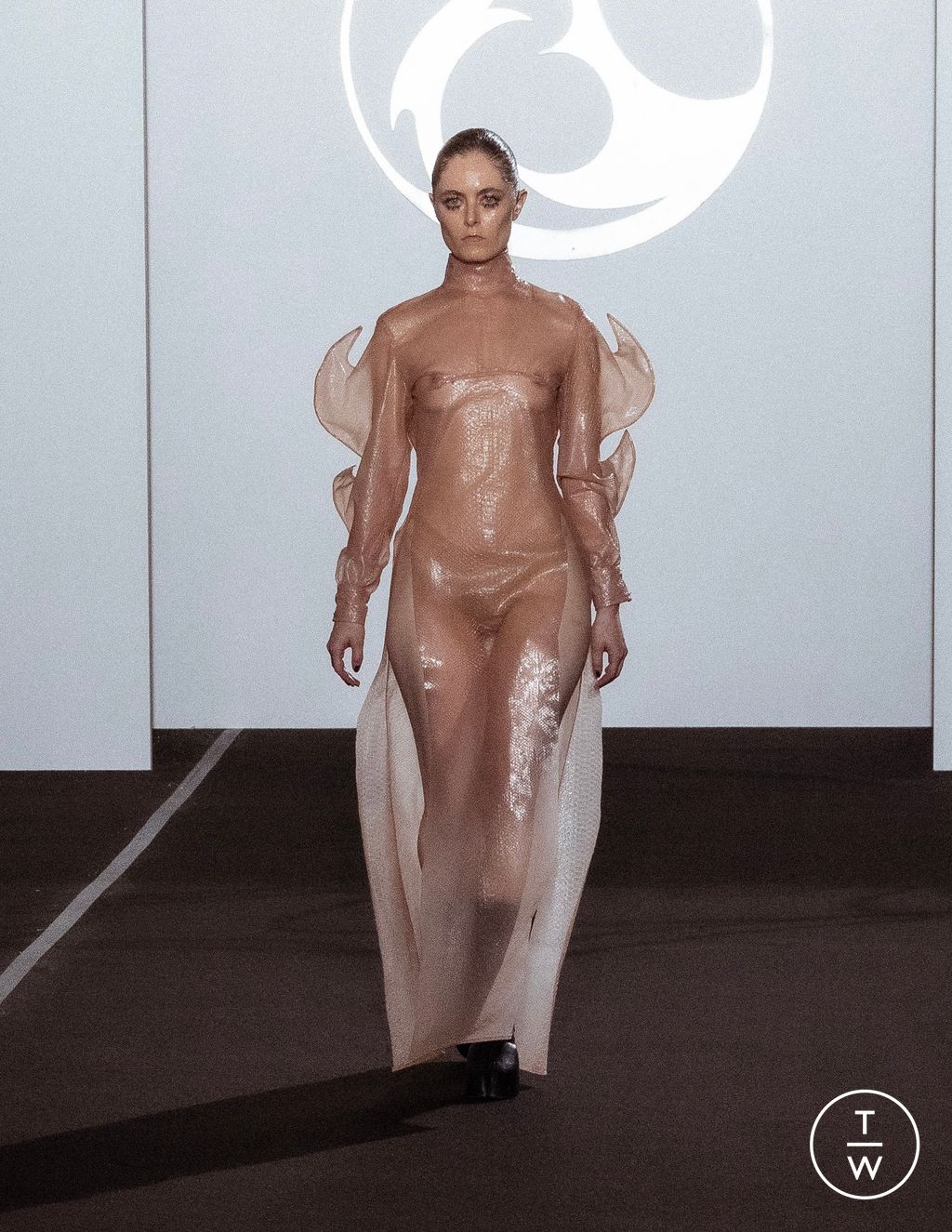 Fashion Week Paris Spring/Summer 2024 look 2 from the ASQUIN collection womenswear