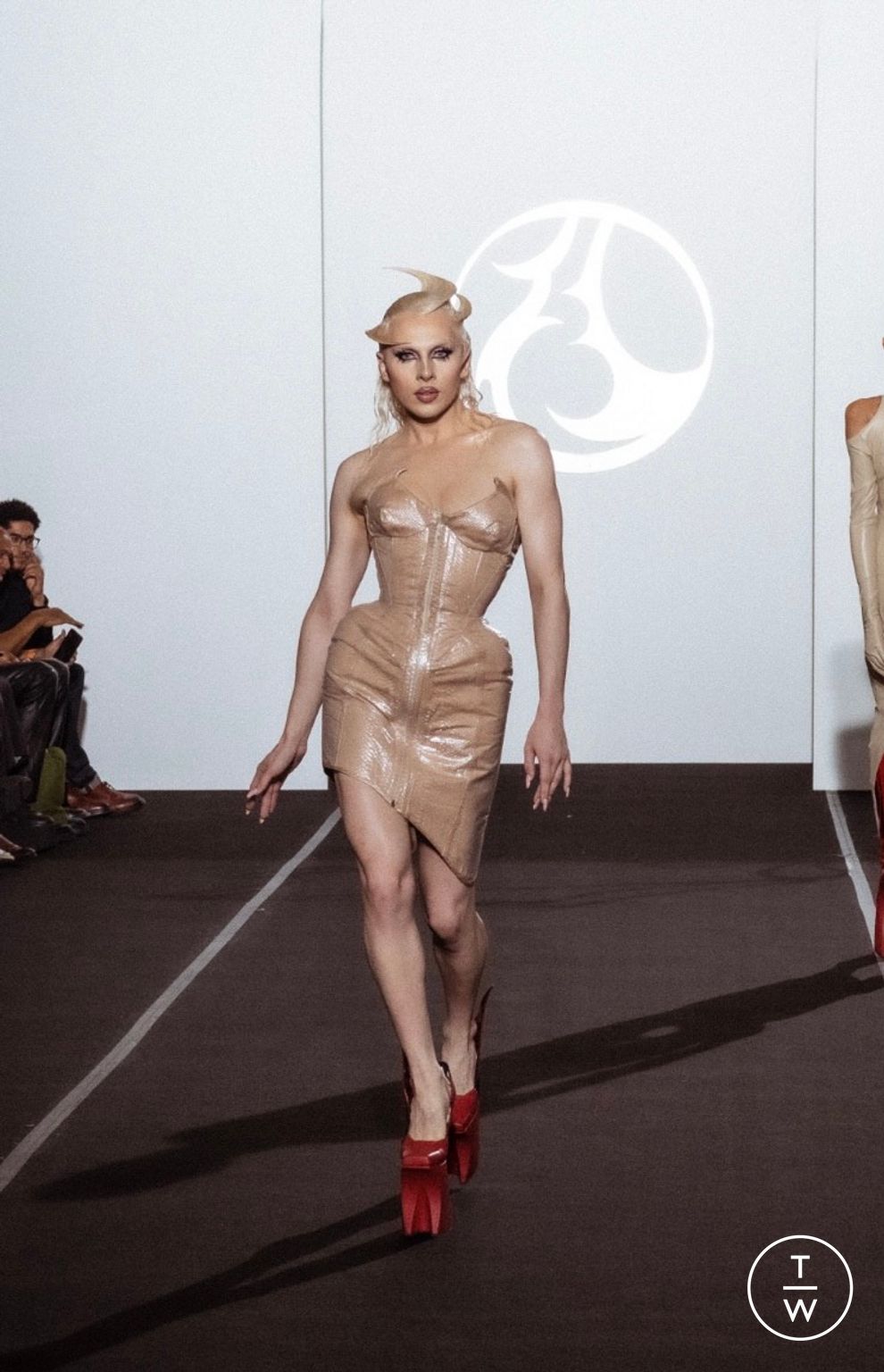 Fashion Week Paris Spring/Summer 2024 look 20 de la collection ASQUIN womenswear