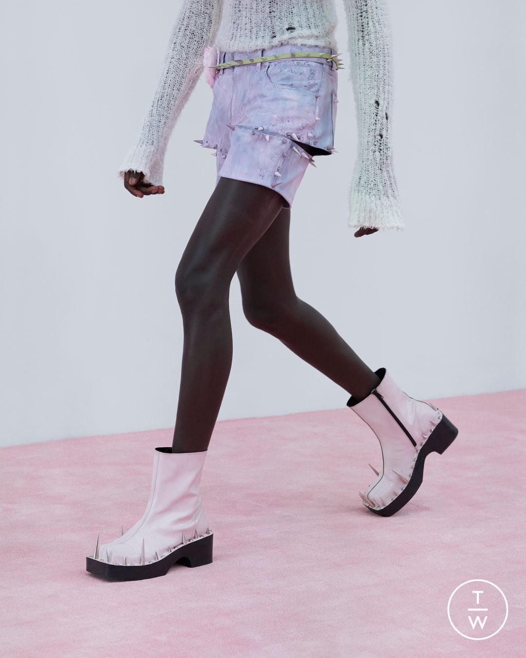 Fashion Week Paris Spring/Summer 2023 look 15 from the Acne Studios collection 女装配饰