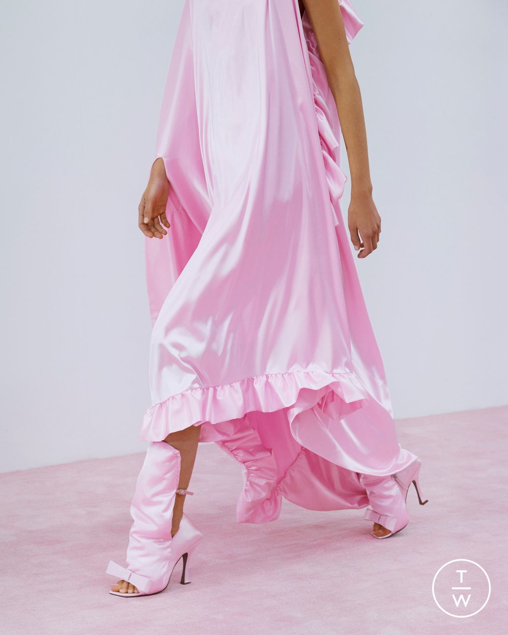 Fashion Week Paris Spring/Summer 2023 look 20 from the Acne Studios collection 女装配饰