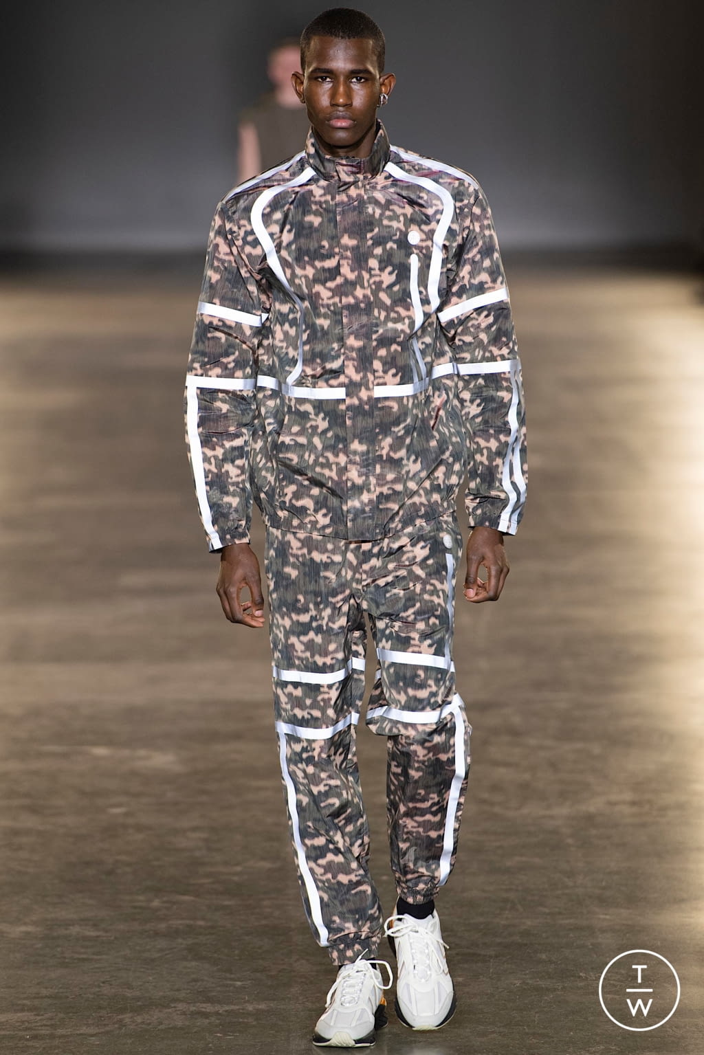 Fashion Week London Fall/Winter 2020 look 2 from the Astrid Andersen collection menswear