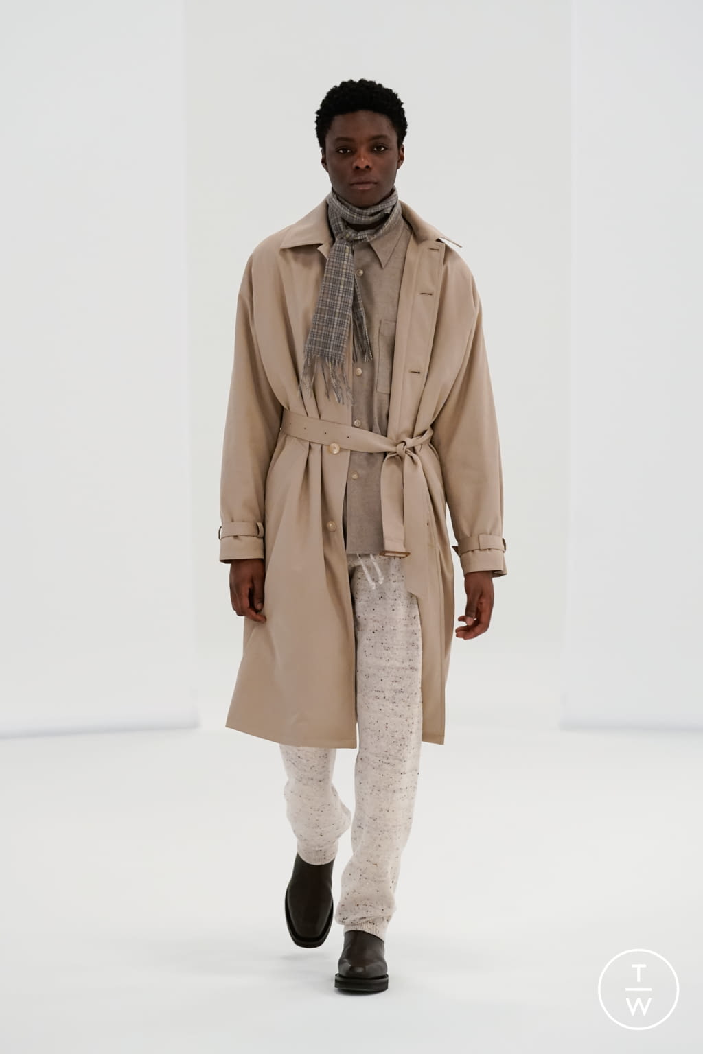 Fashion Week Paris Fall/Winter 2021 look 10 from the AURALEE collection womenswear