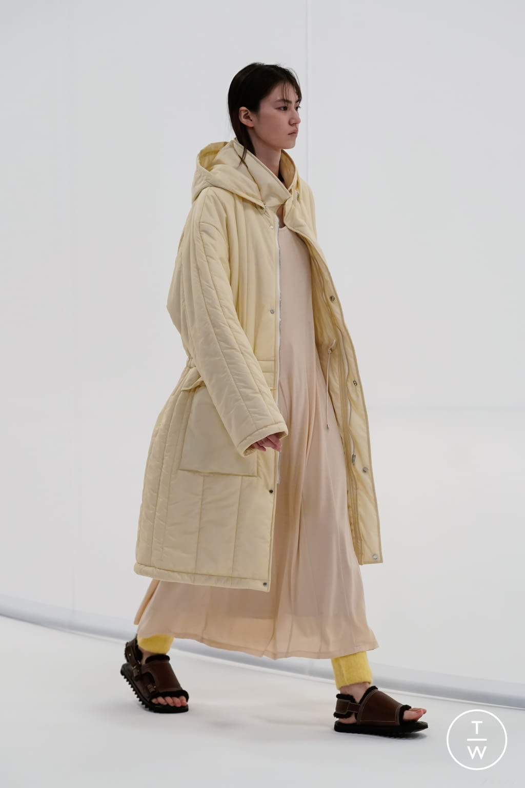 Fashion Week Paris Fall/Winter 2021 look 12 from the AURALEE collection 女装