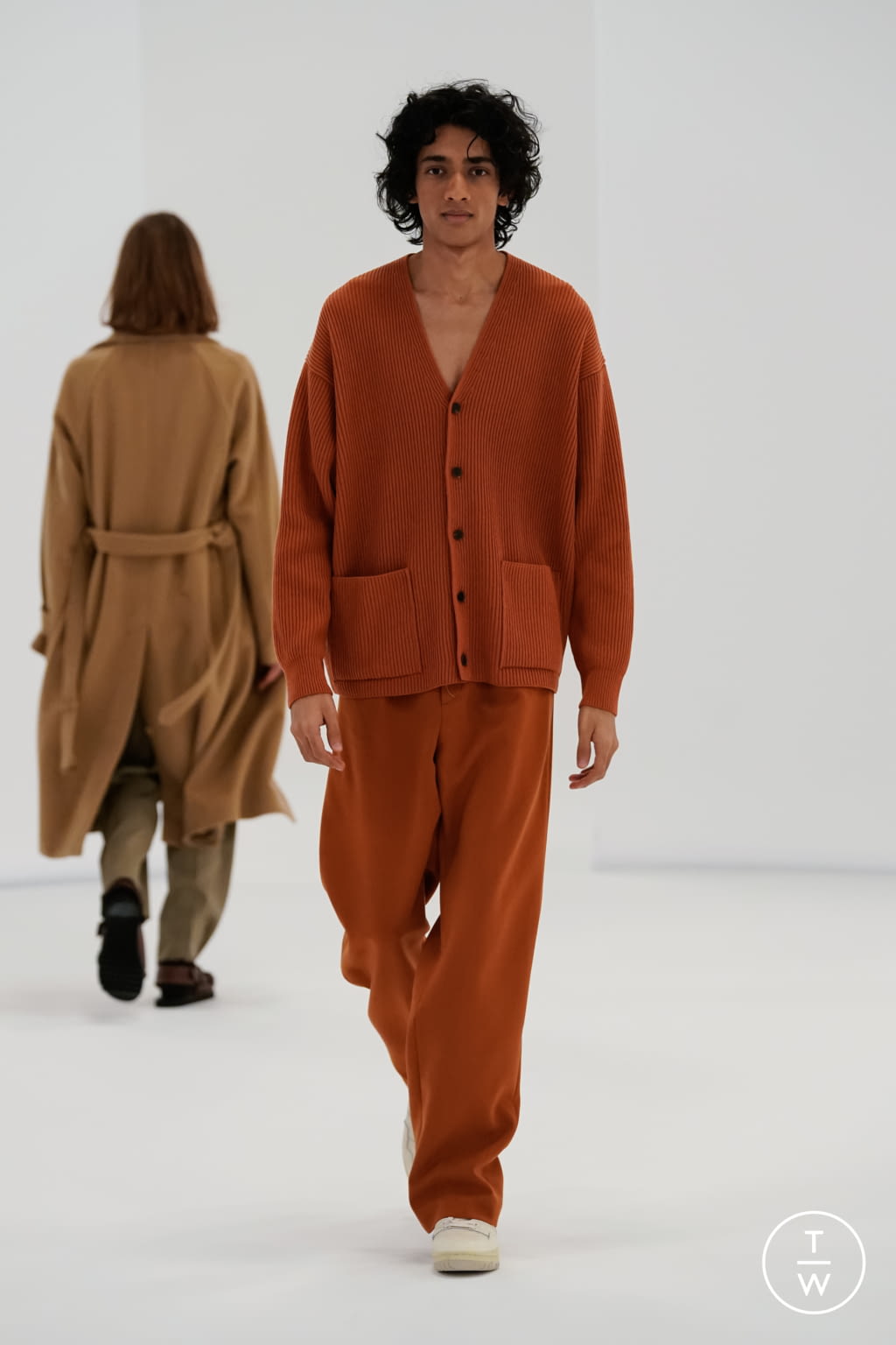 Fashion Week Paris Fall/Winter 2021 look 16 from the AURALEE collection womenswear