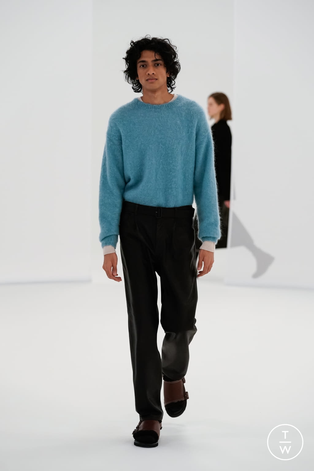 Fashion Week Paris Fall/Winter 2021 look 17 from the AURALEE collection womenswear