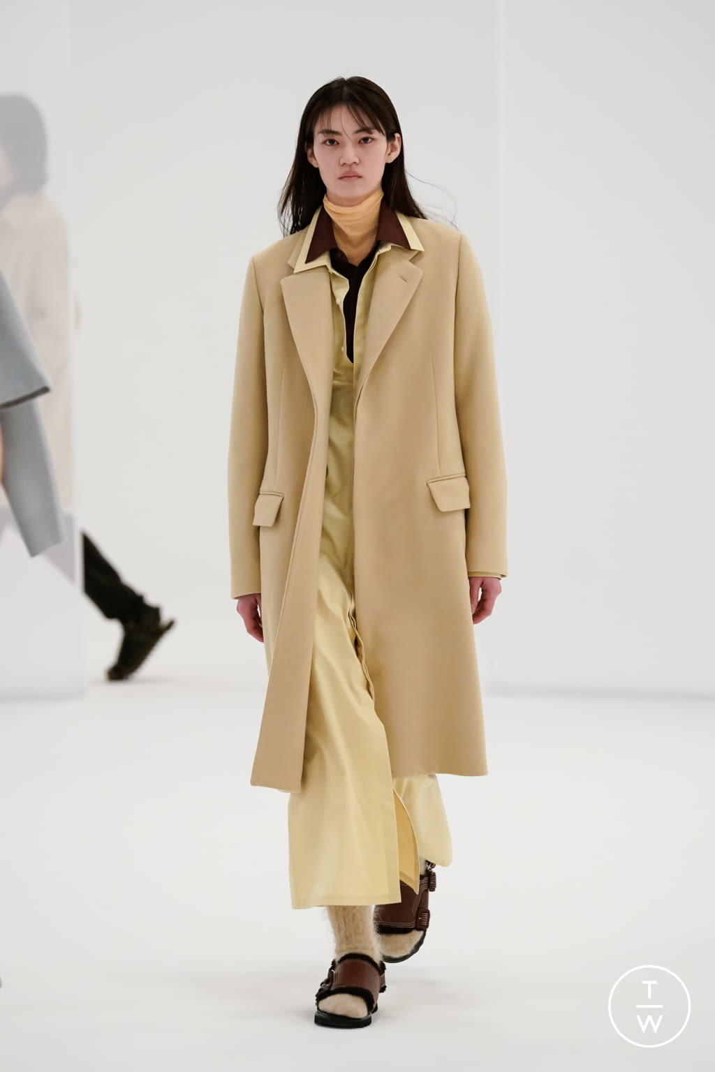 Fashion Week Paris Fall/Winter 2021 look 34 from the AURALEE collection 女装