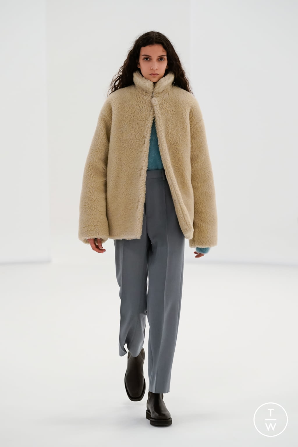 Fashion Week Paris Fall/Winter 2021 look 35 from the AURALEE collection 女装