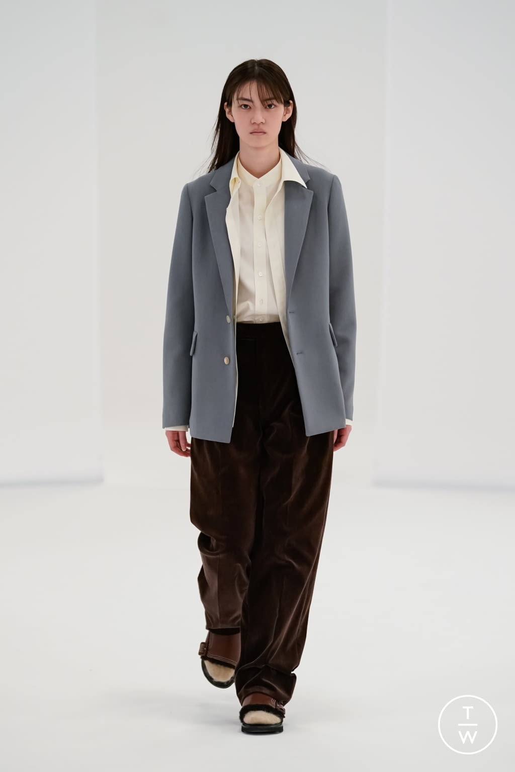 Fashion Week Paris Fall/Winter 2021 look 39 from the AURALEE collection womenswear