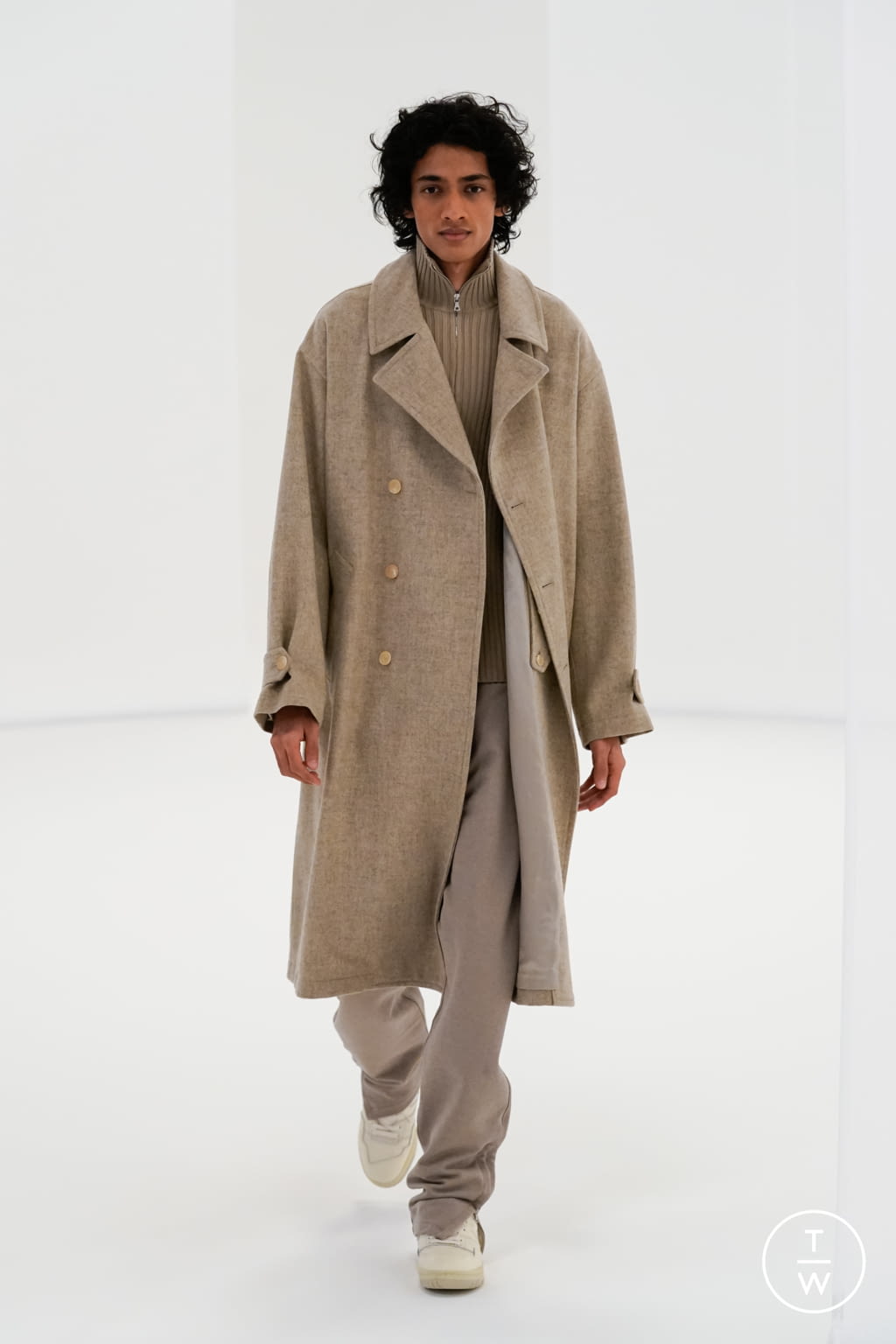 Fashion Week Paris Fall/Winter 2021 look 7 from the AURALEE collection womenswear
