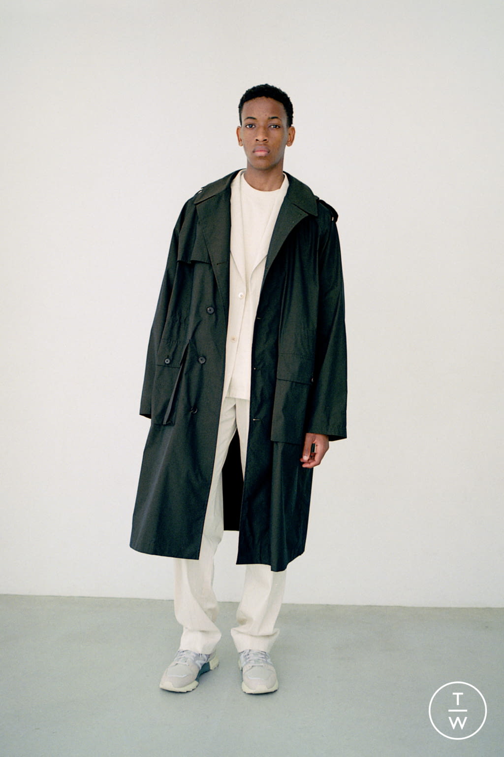 Fashion Week Paris Spring/Summer 2021 look 2 from the AURALEE collection menswear