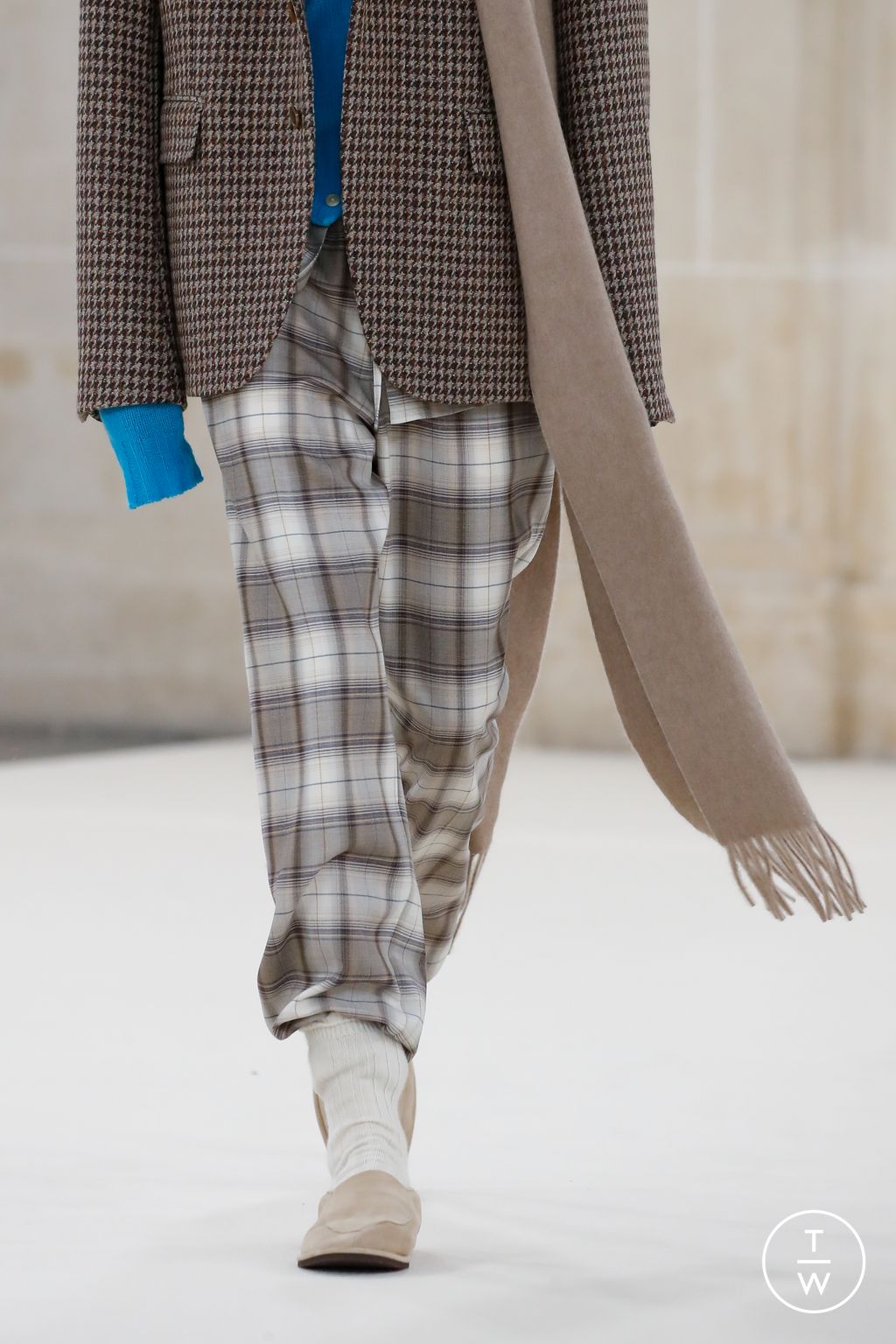 Fashion Week Paris Fall/Winter 2023 look 15 from the AURALEE collection menswear accessories