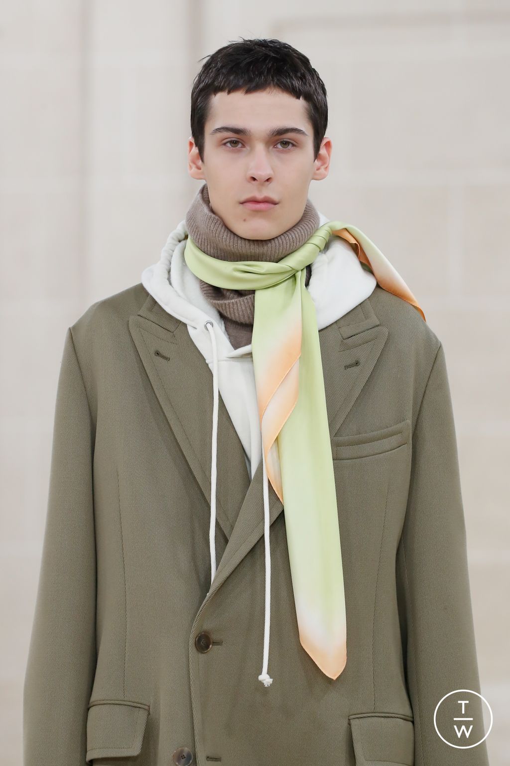 Fashion Week Paris Fall/Winter 2023 look 11 from the AURALEE collection menswear accessories