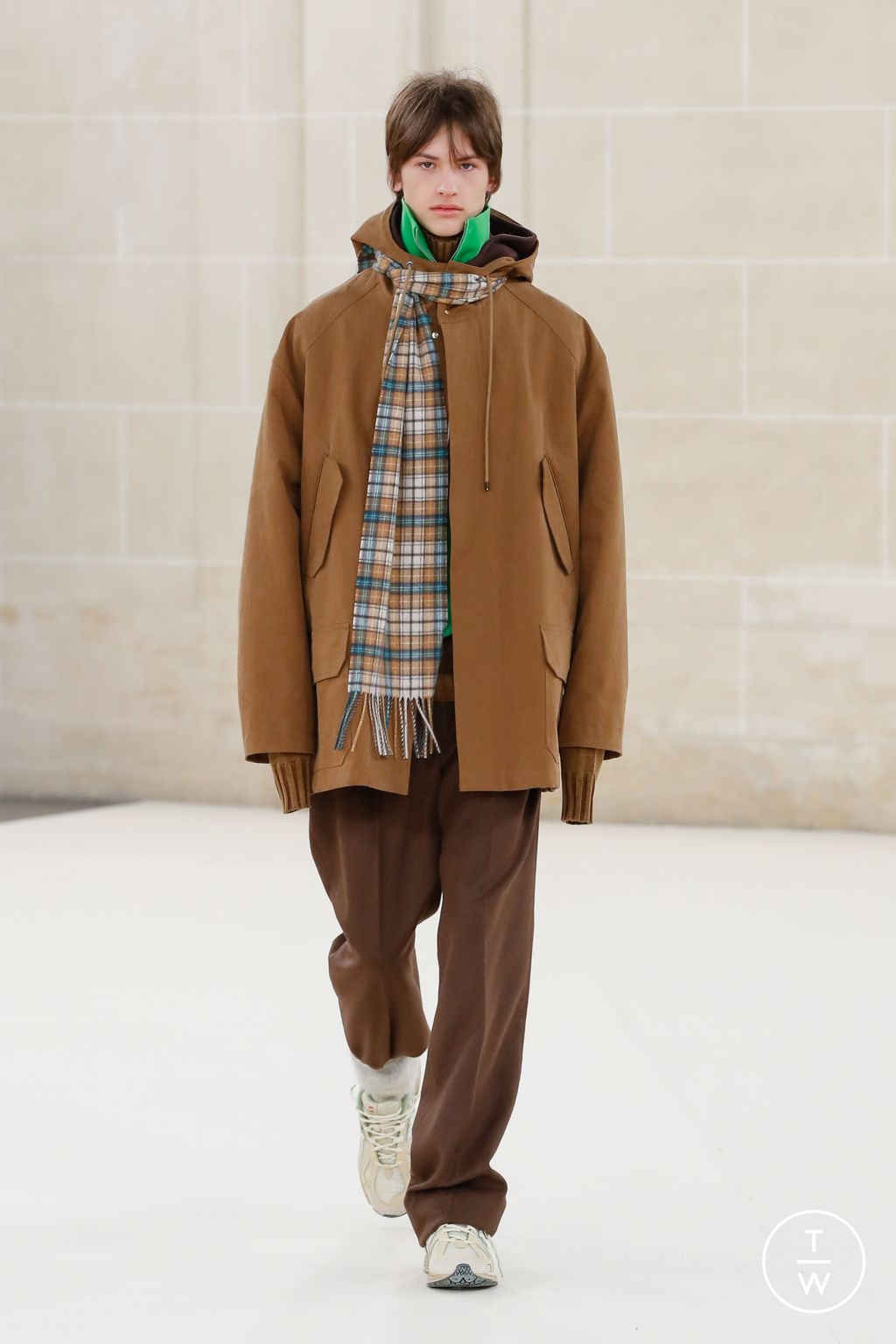 Fashion Week Paris Fall/Winter 2023 look 30 from the AURALEE collection menswear