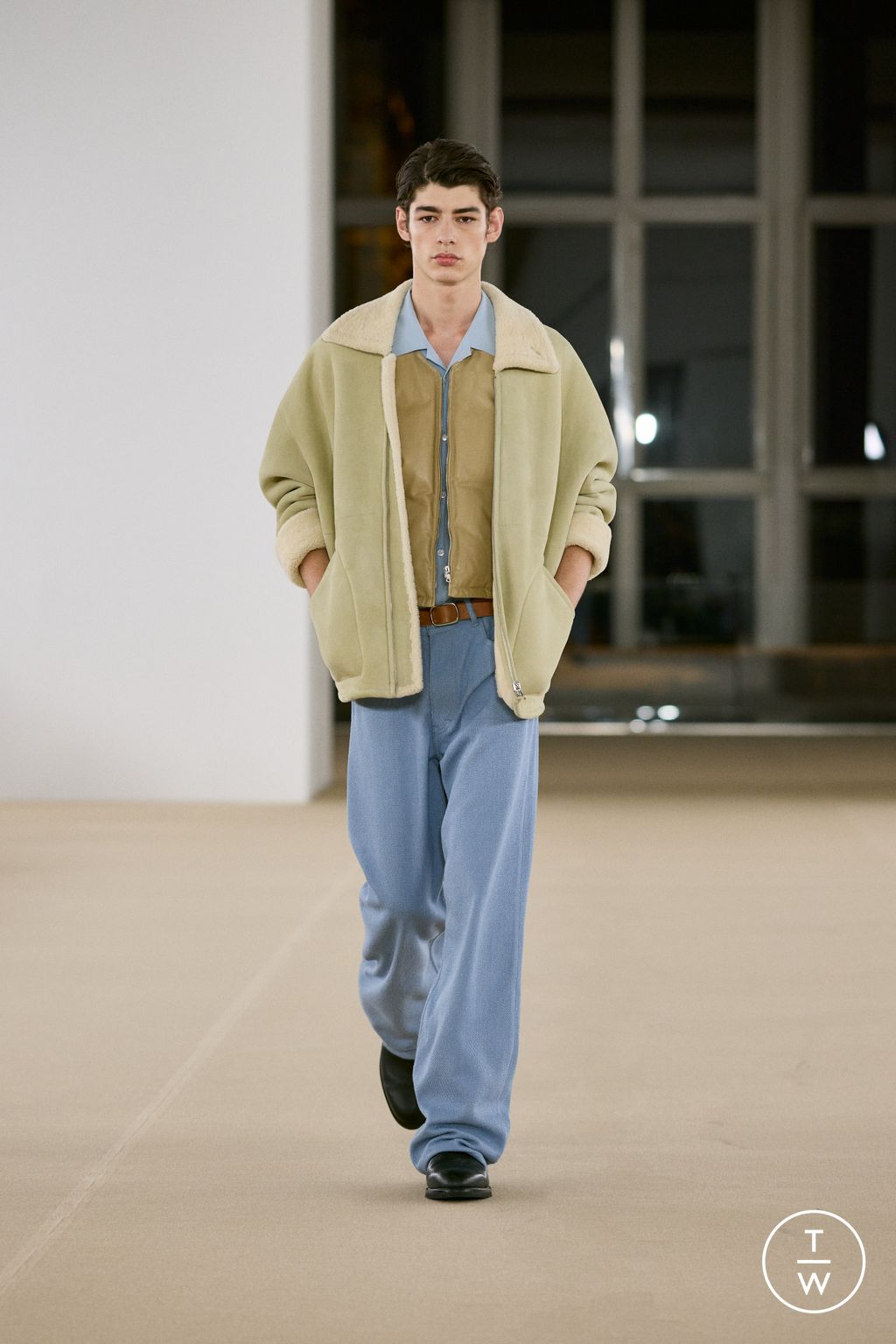 Fashion Week Paris Fall/Winter 2026 look 14 from the AURALEE collection menswear