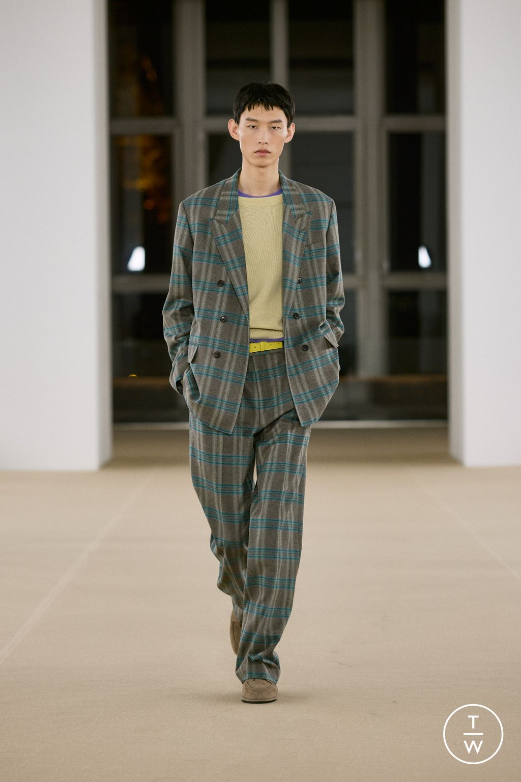 Fashion Week Paris Fall/Winter 2026 look 20 from the AURALEE collection menswear