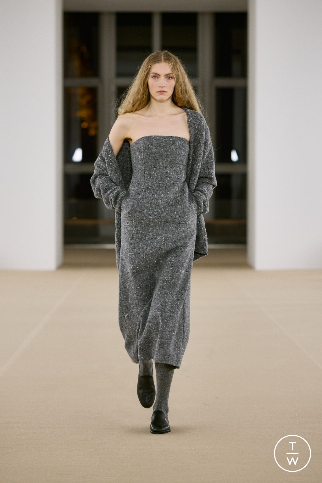 Fashion Week Paris Fall/Winter 2026 look 33 from the AURALEE collection menswear