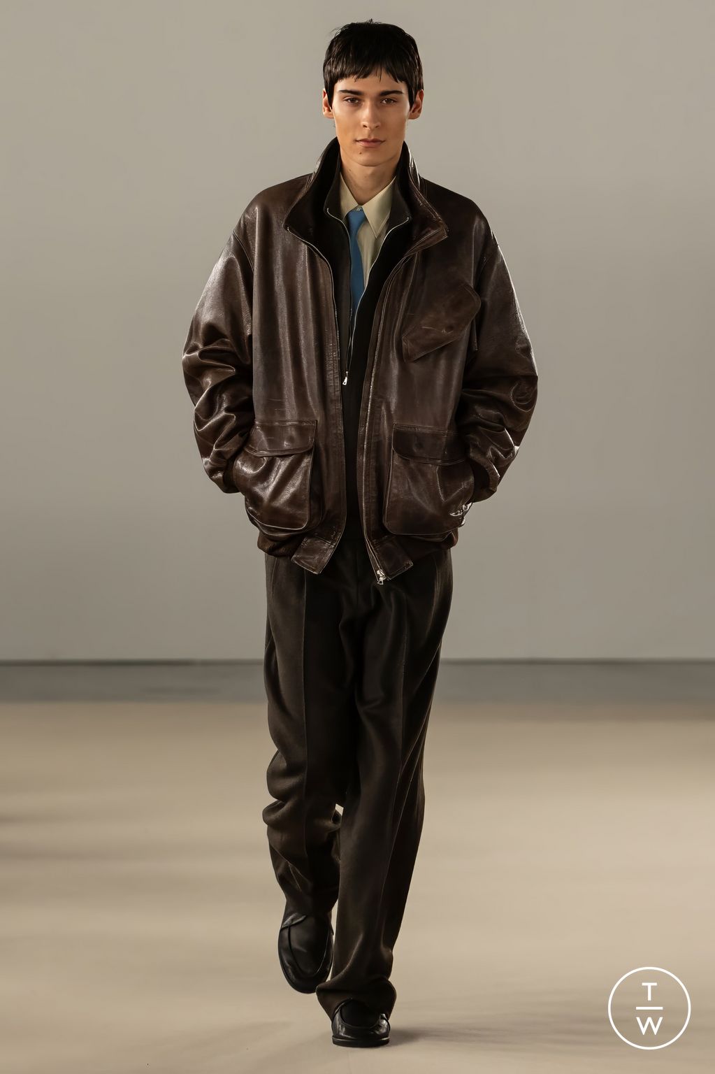 Fashion Week Paris Fall/Winter 2024 look 1 from the AURALEE collection menswear