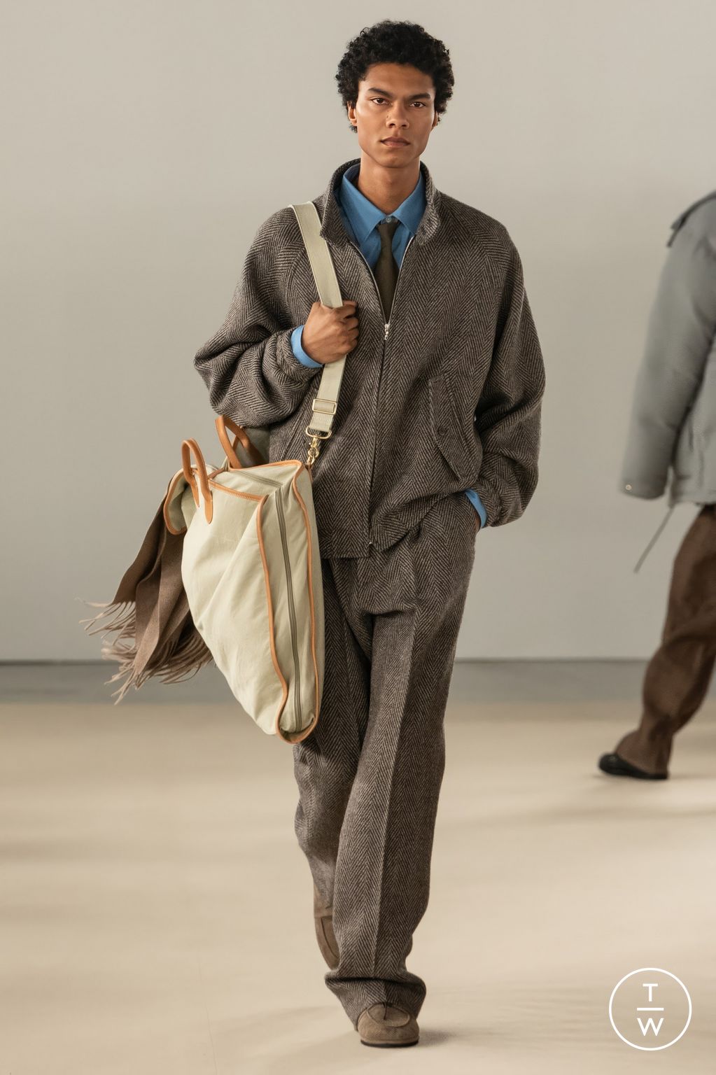 Fashion Week Paris Fall/Winter 2024 look 7 from the AURALEE collection menswear