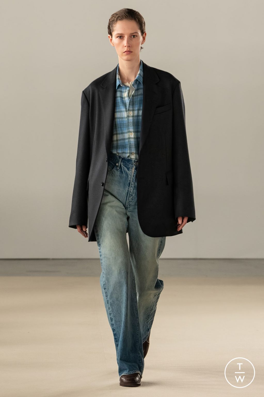 Fashion Week Paris Fall/Winter 2024 look 8 from the AURALEE collection 男装