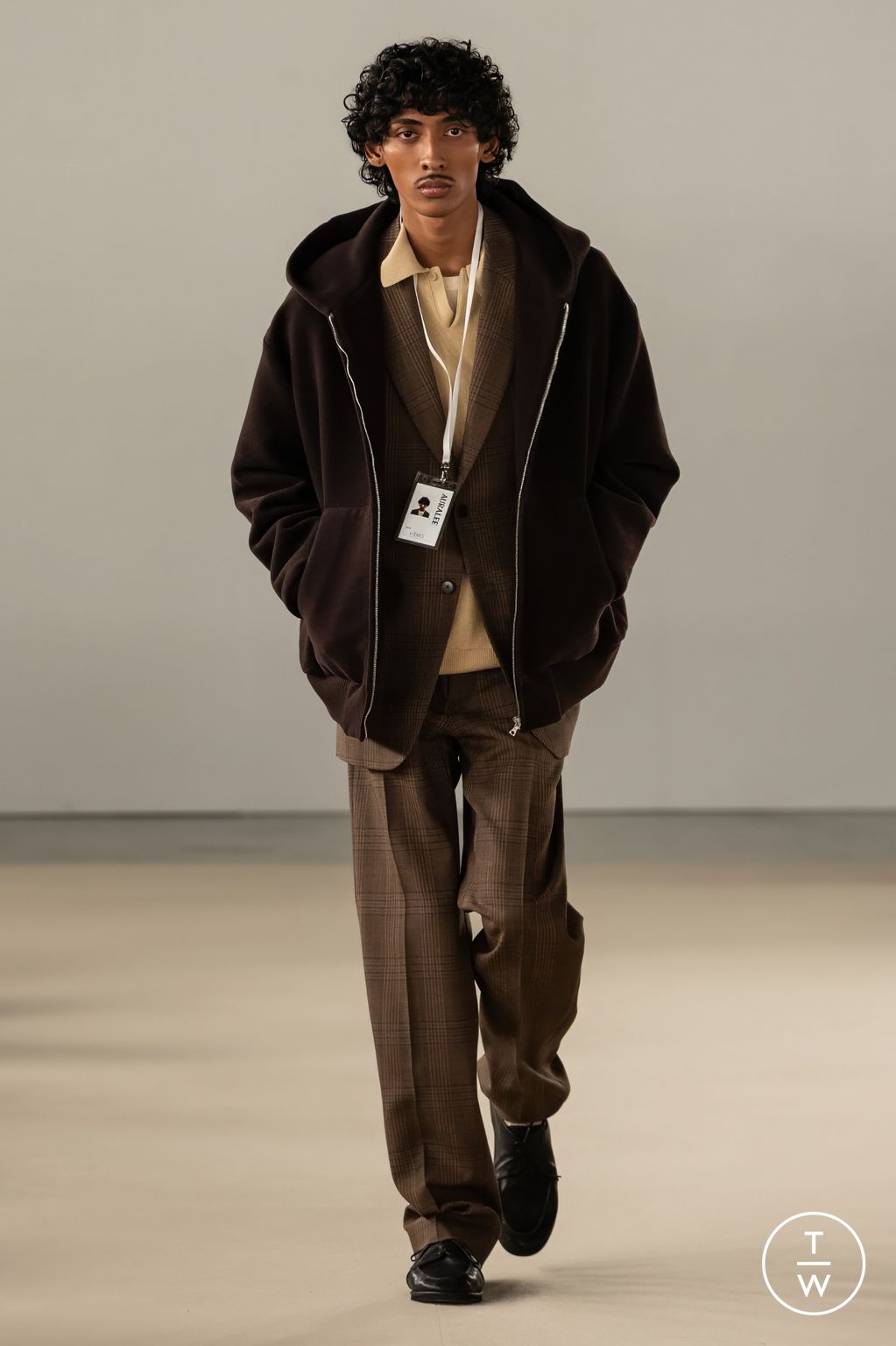Fashion Week Paris Fall/Winter 2024 look 13 from the AURALEE collection 男装