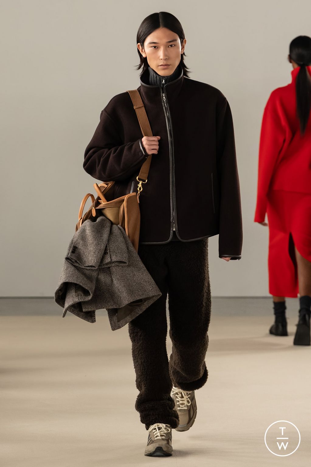 Fashion Week Paris Fall/Winter 2024 look 15 from the AURALEE collection menswear