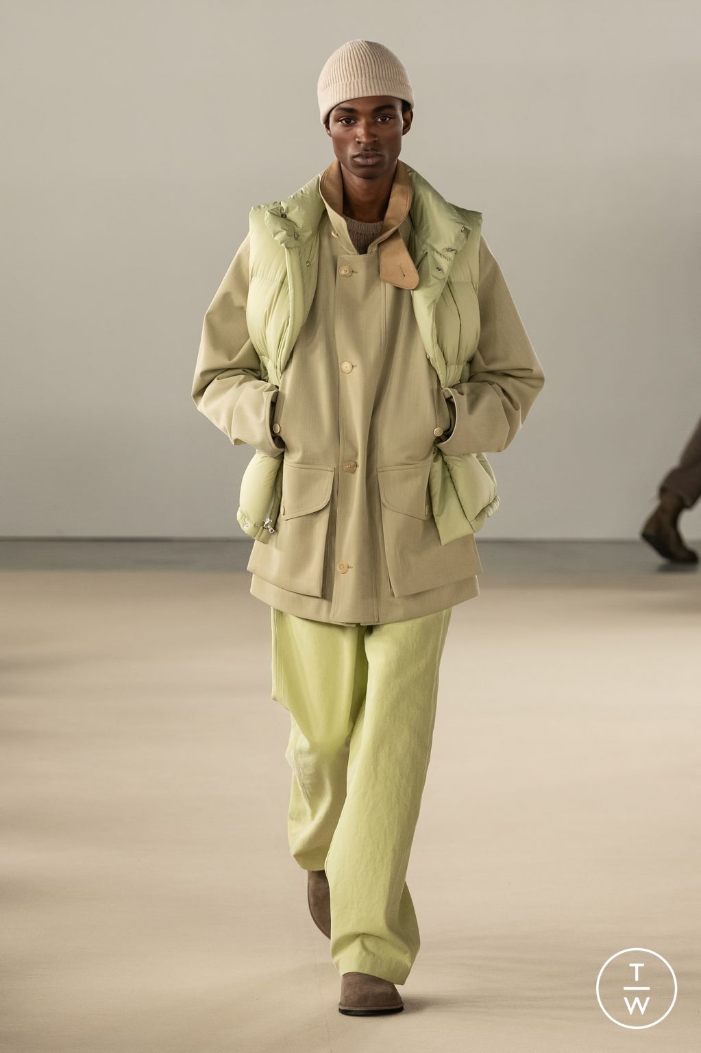 Fashion Week Paris Fall/Winter 2024 look 17 from the AURALEE collection 男装