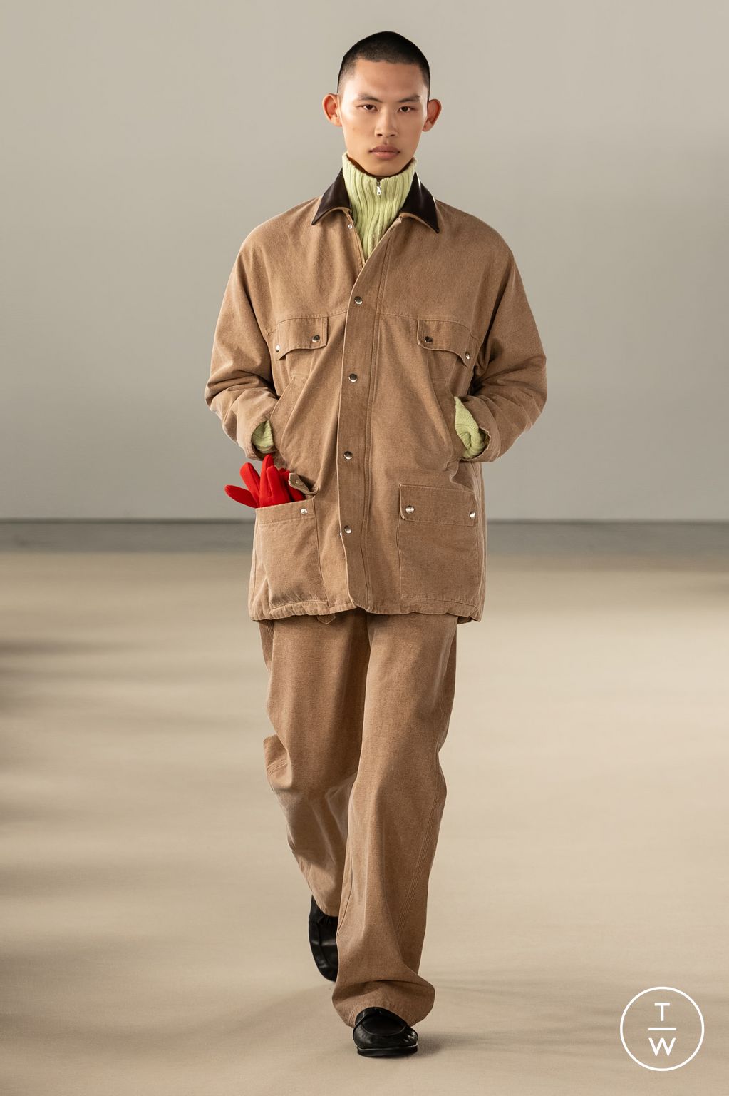 Fashion Week Paris Fall/Winter 2024 look 19 from the AURALEE collection menswear