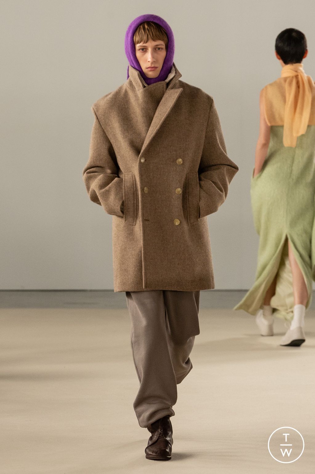 Fashion Week Paris Fall/Winter 2024 look 23 from the AURALEE collection menswear