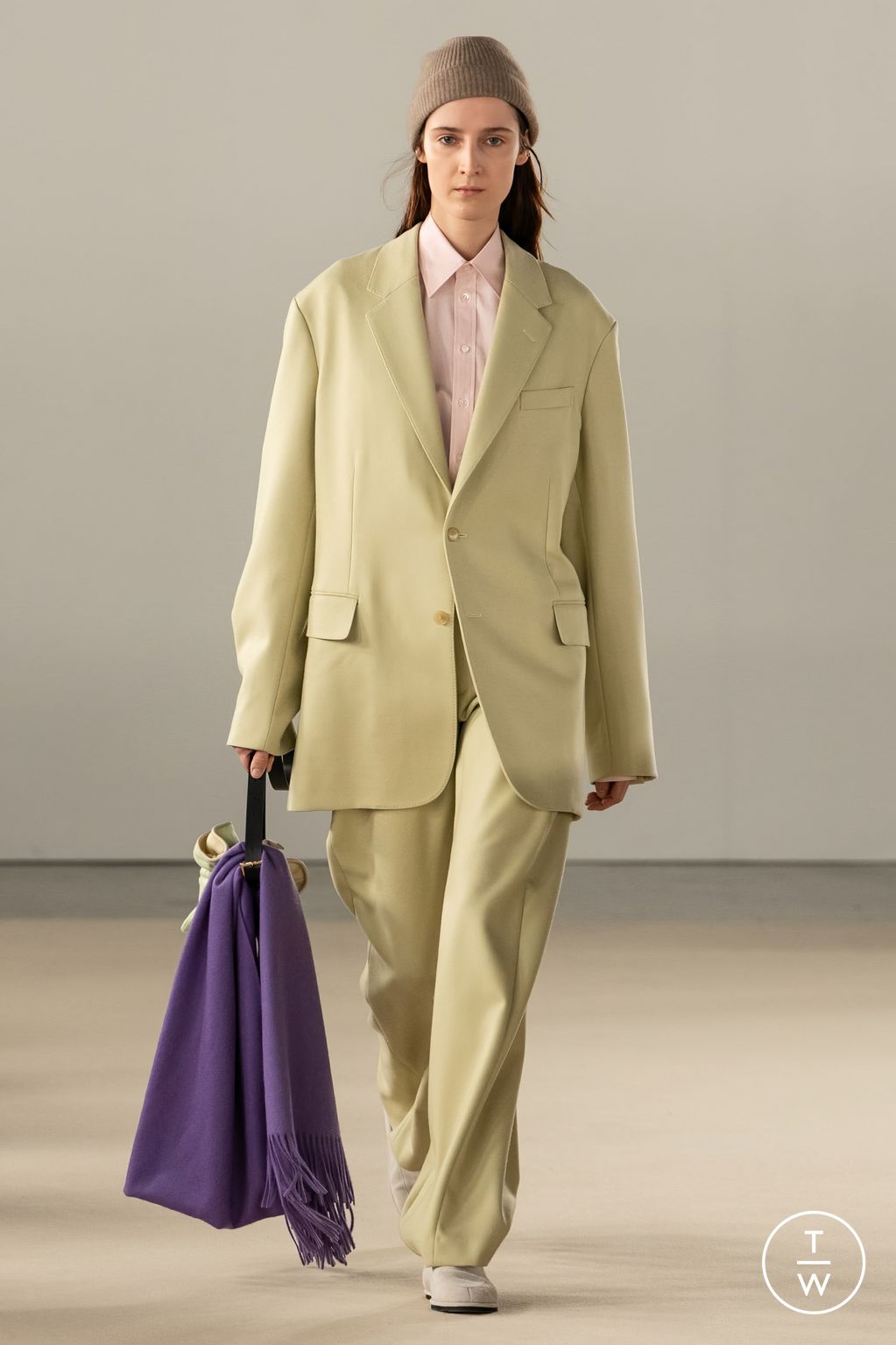 Fashion Week Paris Fall/Winter 2024 look 24 from the AURALEE collection 男装
