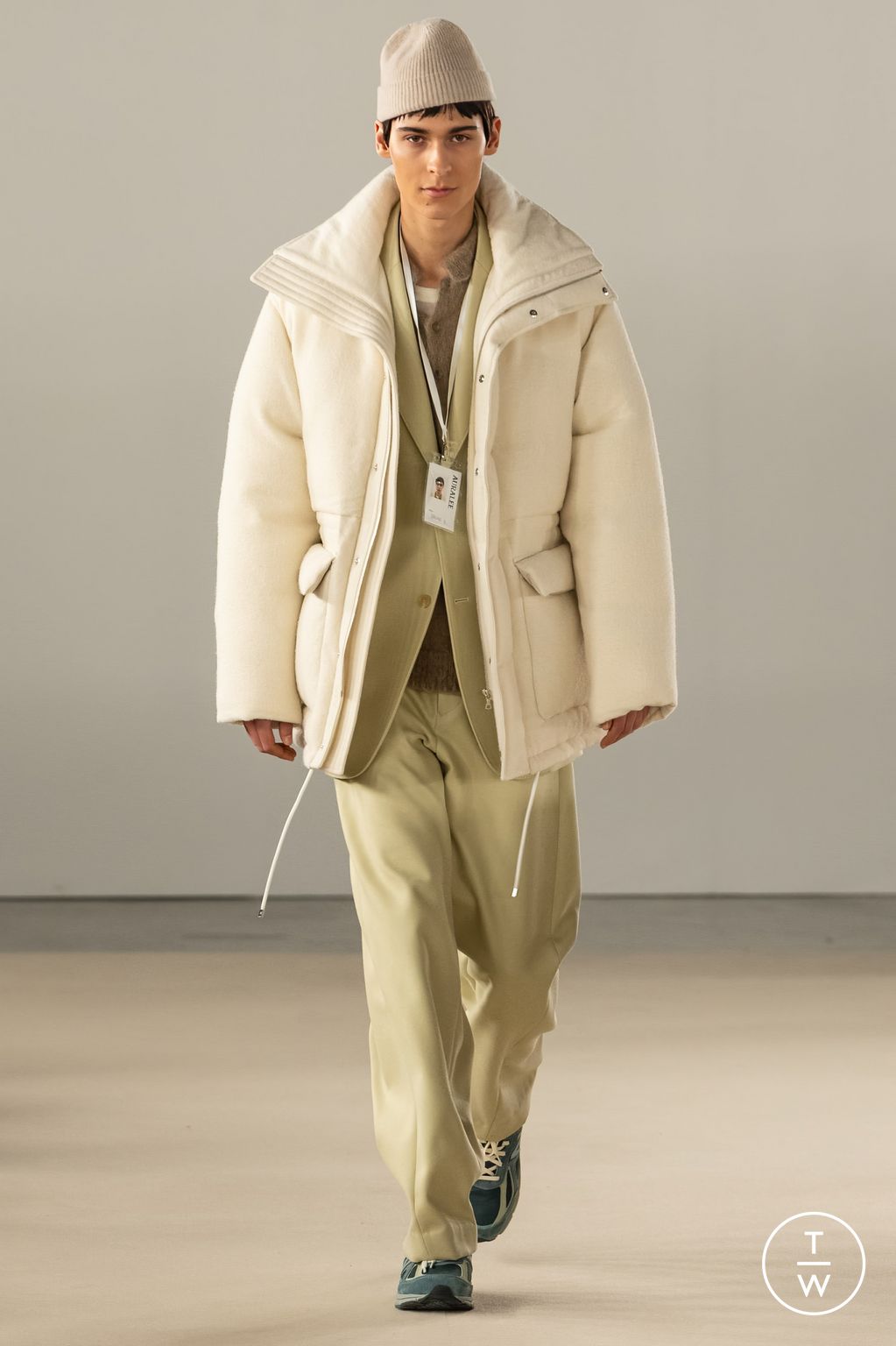 Fashion Week Paris Fall/Winter 2024 look 25 from the AURALEE collection 男装