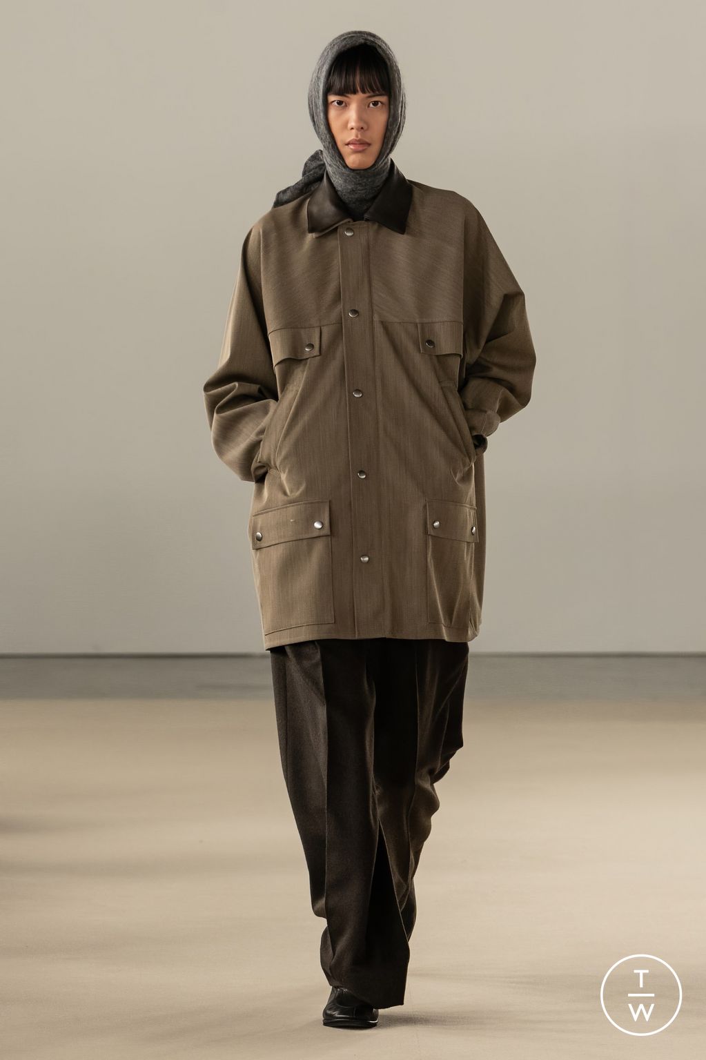 Fashion Week Paris Fall/Winter 2024 look 26 from the AURALEE collection menswear