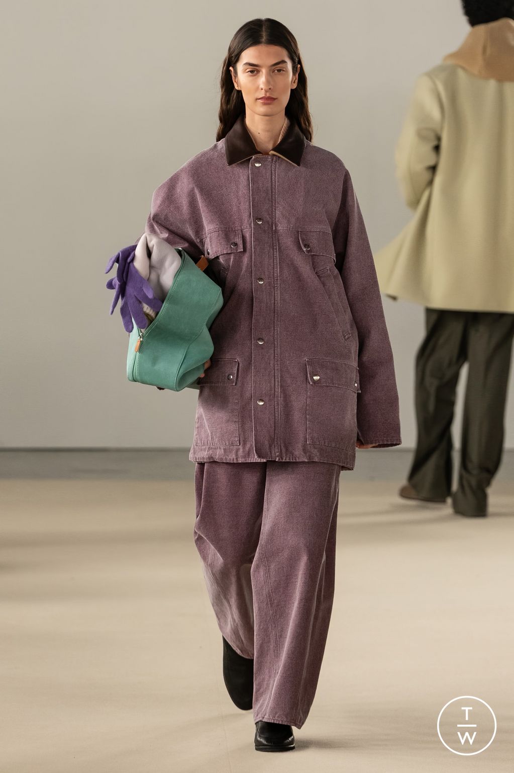 Fashion Week Paris Fall/Winter 2024 look 30 de la collection AURALEE menswear