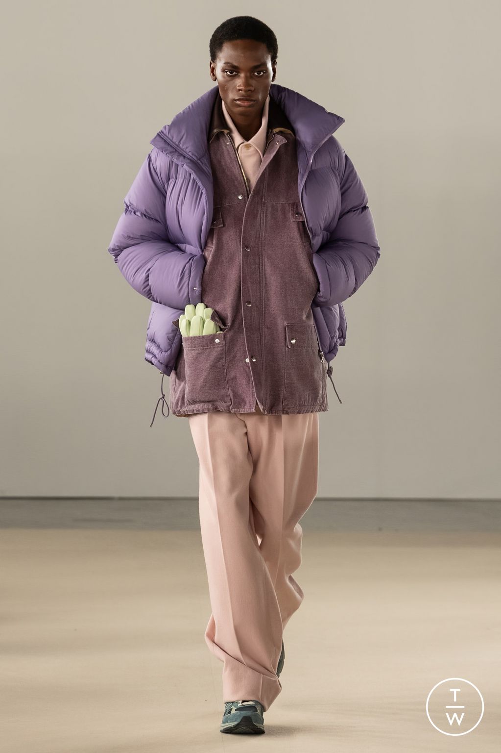 Fashion Week Paris Fall/Winter 2024 look 31 from the AURALEE collection menswear