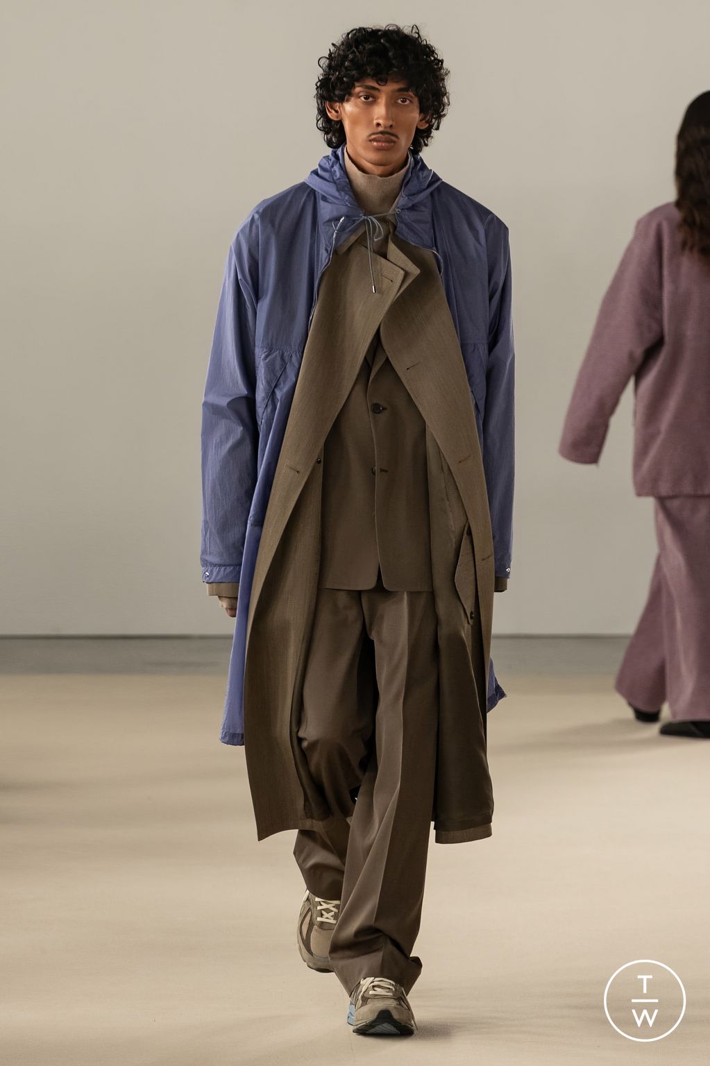 Fashion Week Paris Fall/Winter 2024 look 33 from the AURALEE collection 男装