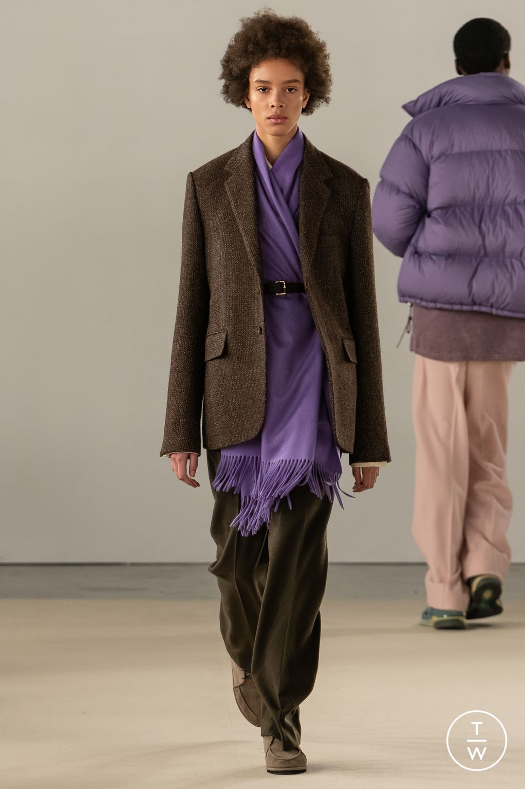 Fashion Week Paris Fall/Winter 2024 look 34 from the AURALEE collection 男装