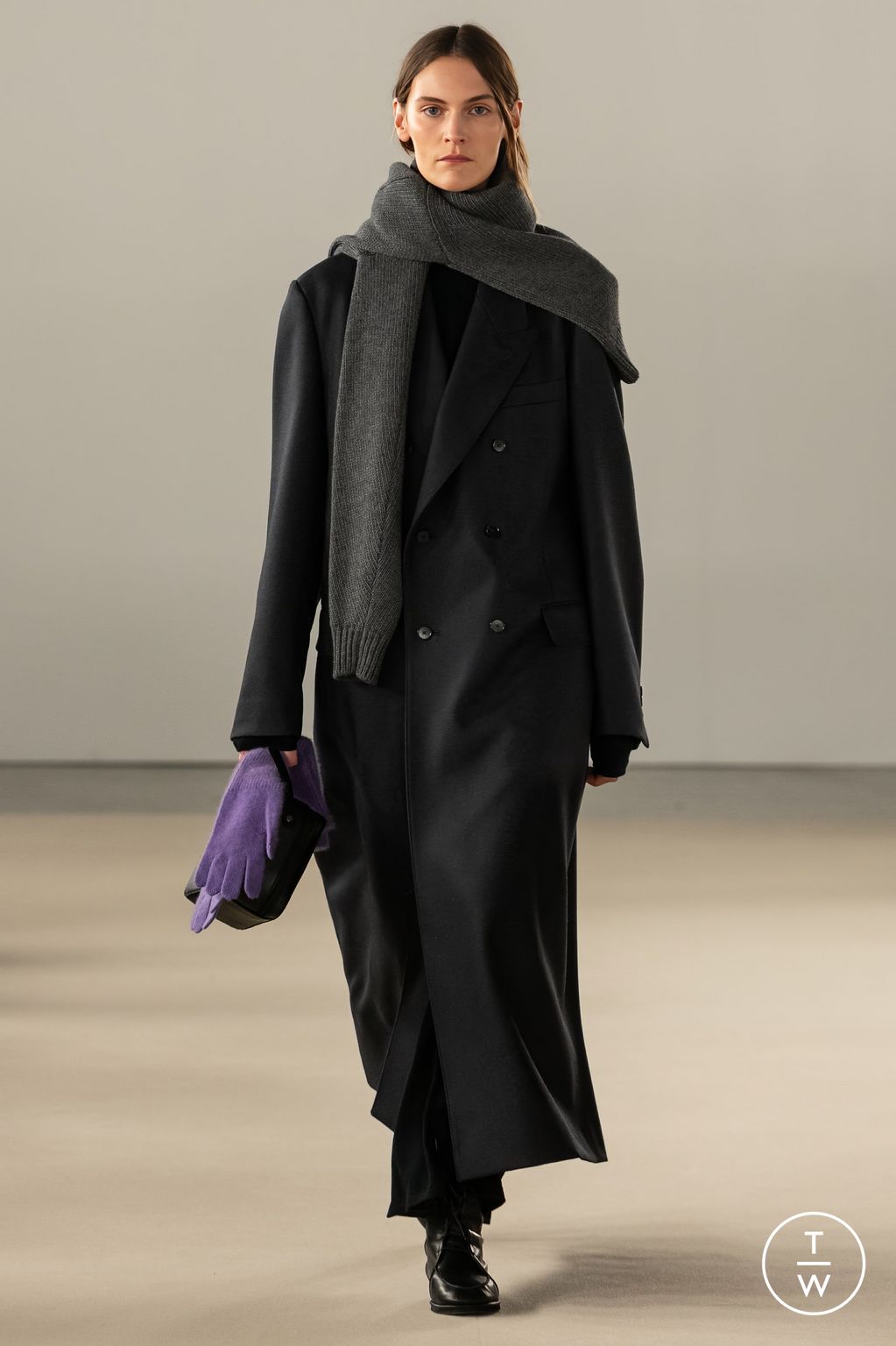Fashion Week Paris Fall/Winter 2024 look 38 from the AURALEE collection 男装