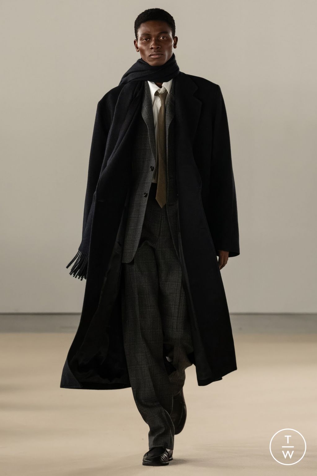 Fashion Week Paris Fall/Winter 2024 look 41 from the AURALEE collection 男装