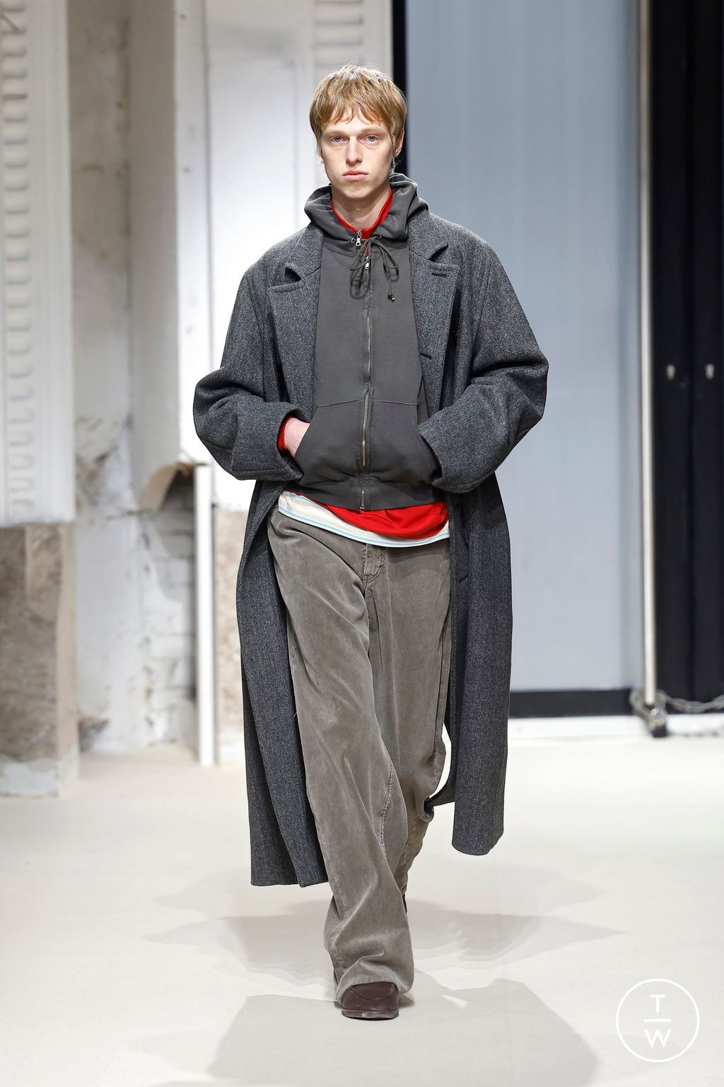 Fashion Week Paris Fall/Winter 2025 look 11 de la collection AURALEE menswear